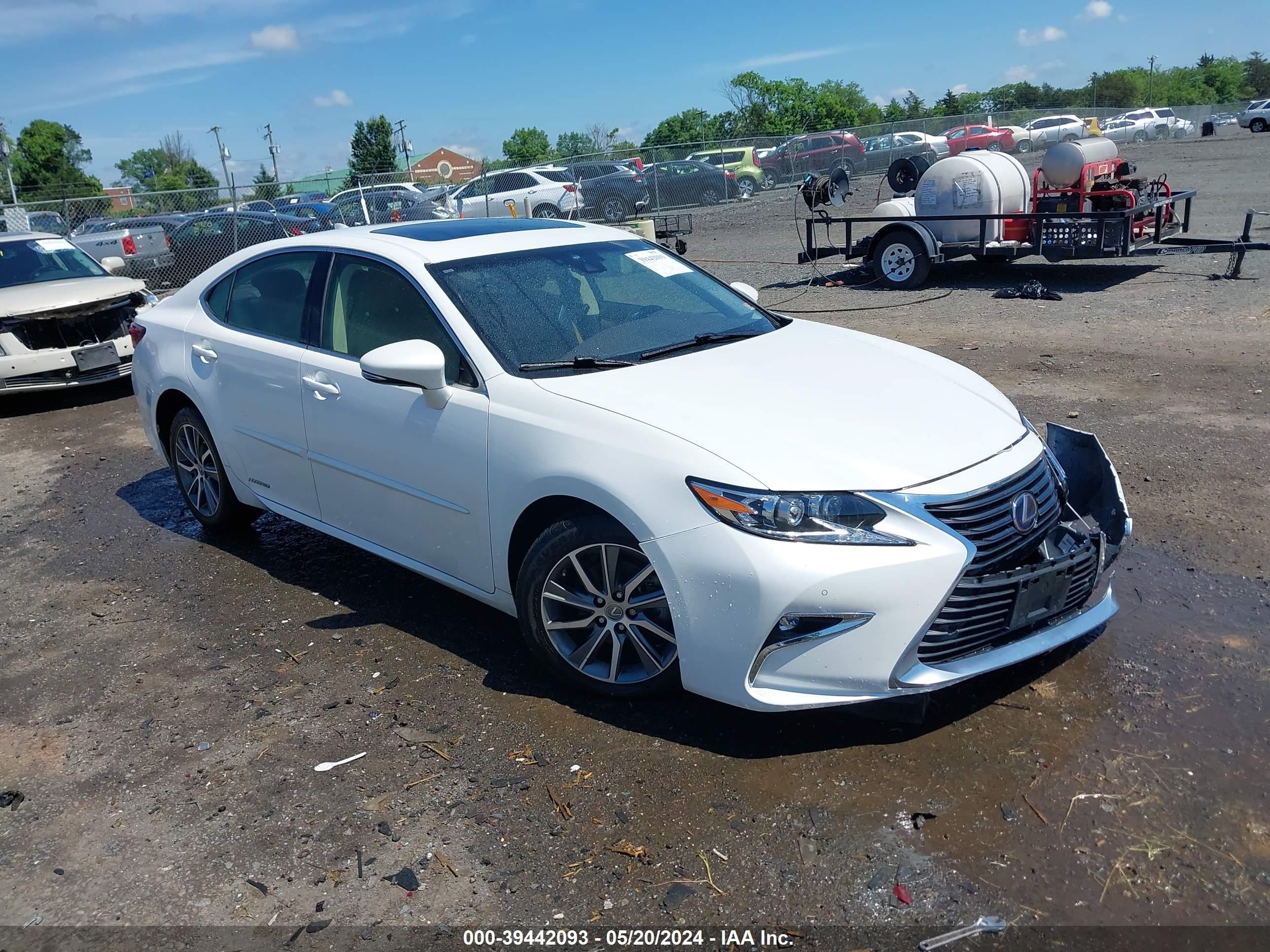 Photo 0 VIN: JTHBW1GG6H2154937 - LEXUS ES 