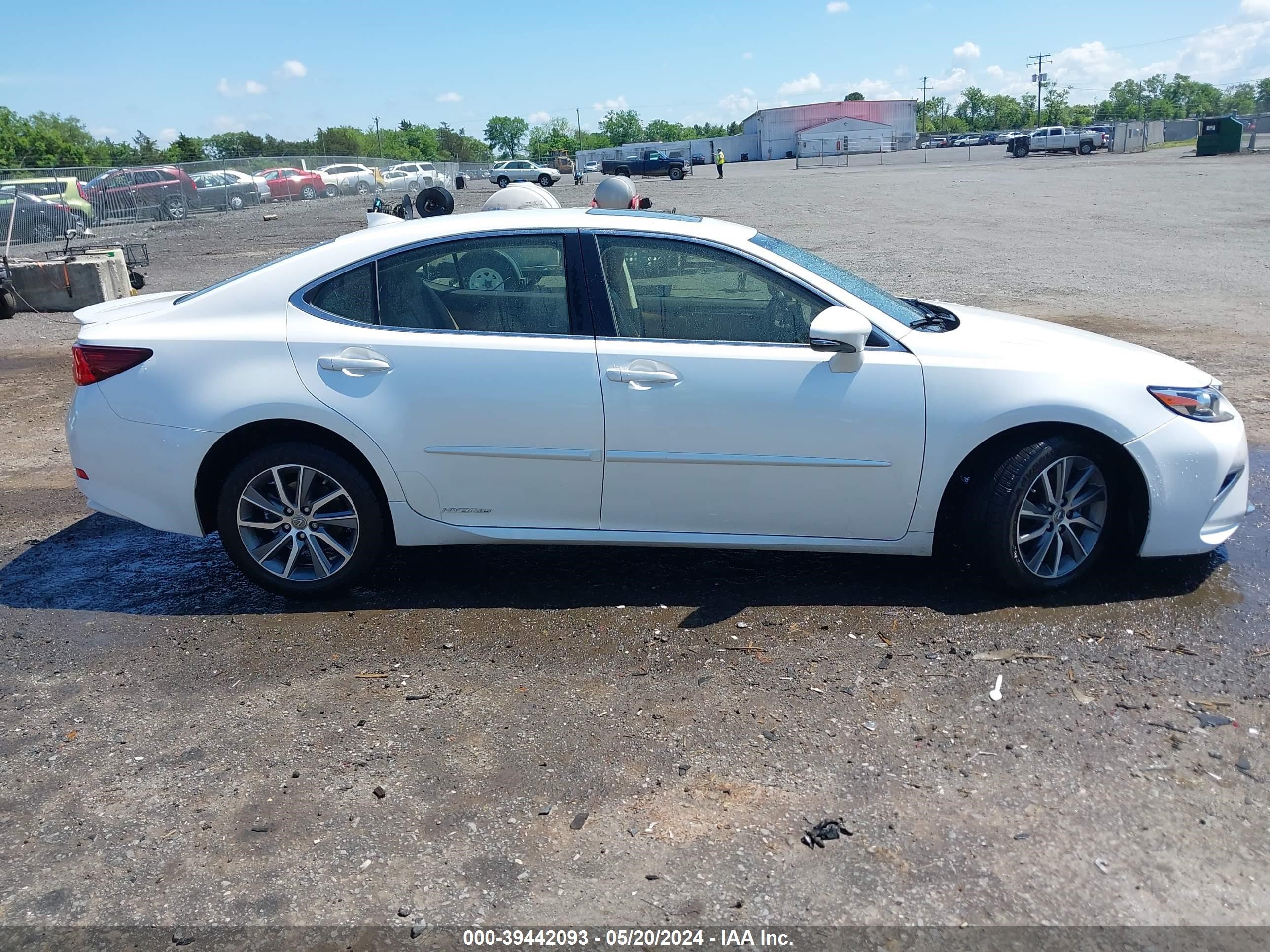 Photo 13 VIN: JTHBW1GG6H2154937 - LEXUS ES 