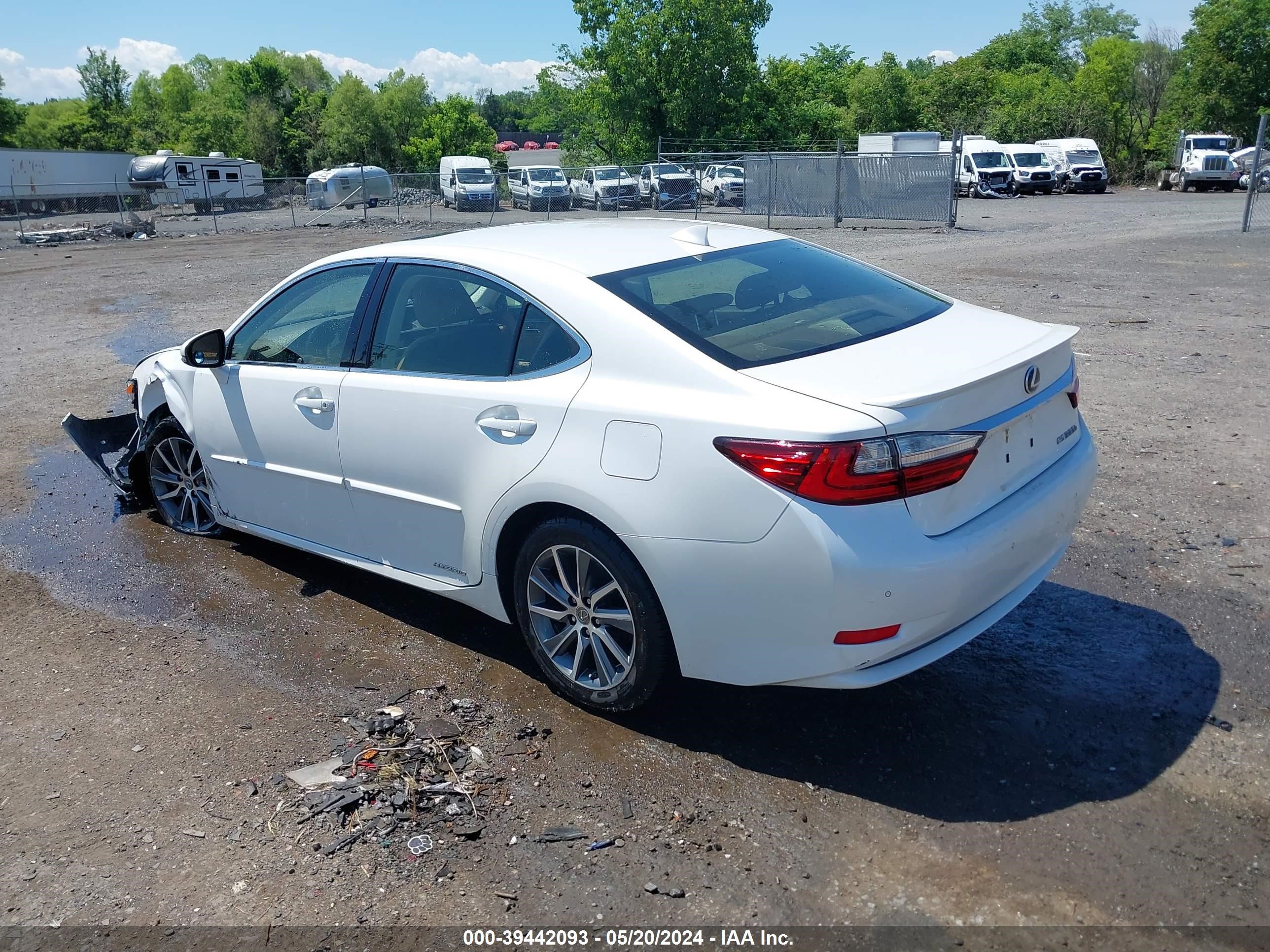 Photo 2 VIN: JTHBW1GG6H2154937 - LEXUS ES 