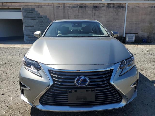 Photo 4 VIN: JTHBW1GG6J2188625 - LEXUS ES300 