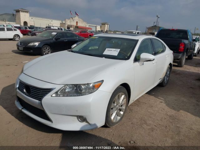 Photo 1 VIN: JTHBW1GG7D2009125 - LEXUS ES 300H 