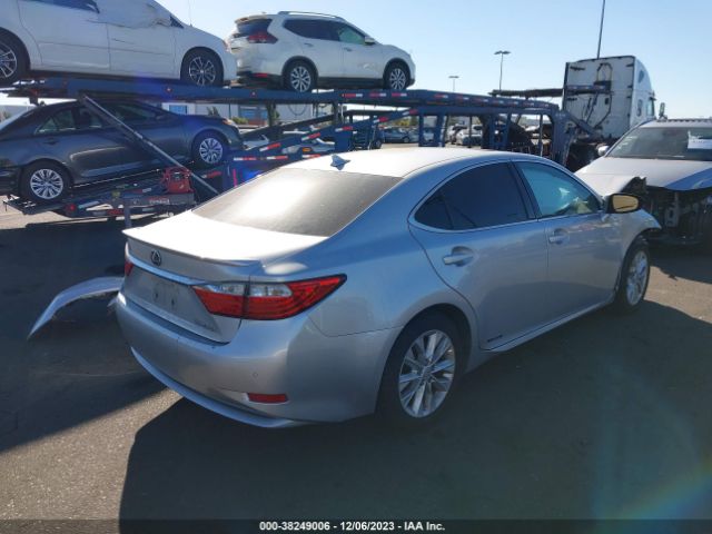 Photo 3 VIN: JTHBW1GG7D2017936 - LEXUS ES 300H 