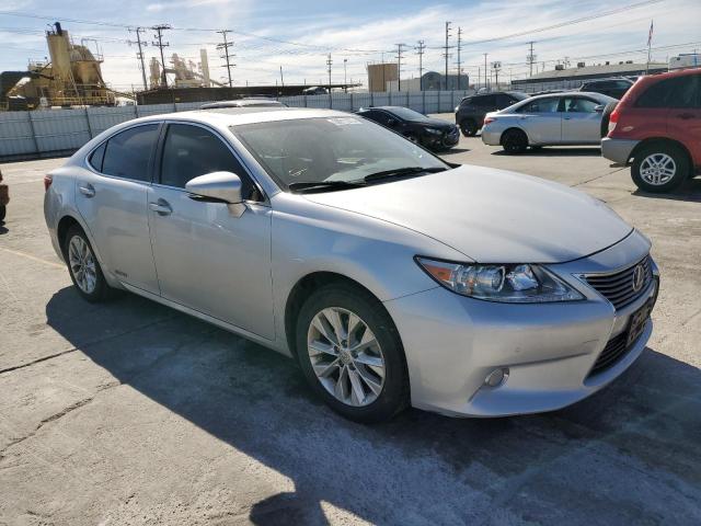 Photo 3 VIN: JTHBW1GG7E2062828 - LEXUS ES 300H 