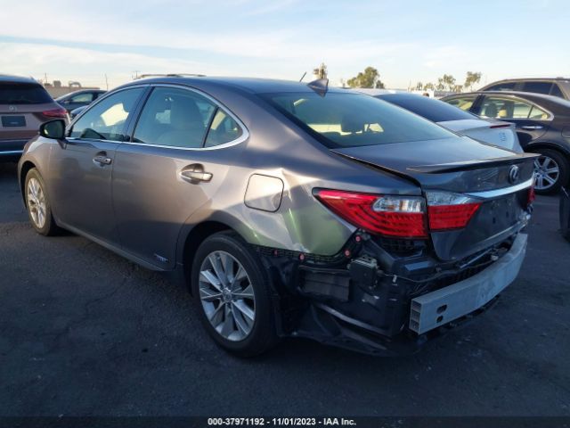 Photo 2 VIN: JTHBW1GG7F2082689 - LEXUS ES 300H 