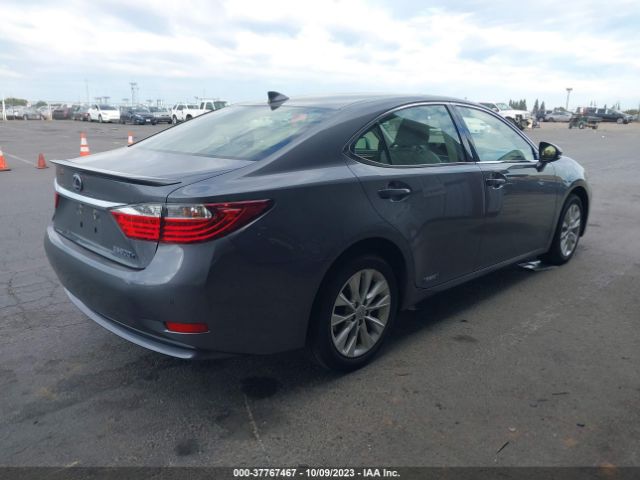 Photo 3 VIN: JTHBW1GG7F2098228 - LEXUS ES 300H 