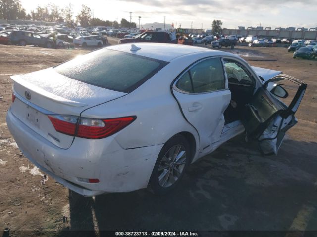 Photo 3 VIN: JTHBW1GG8D2008985 - LEXUS ES 300H 