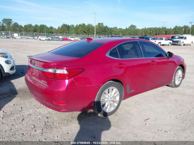 Photo 3 VIN: JTHBW1GG8F2083334 - LEXUS ES 300H 