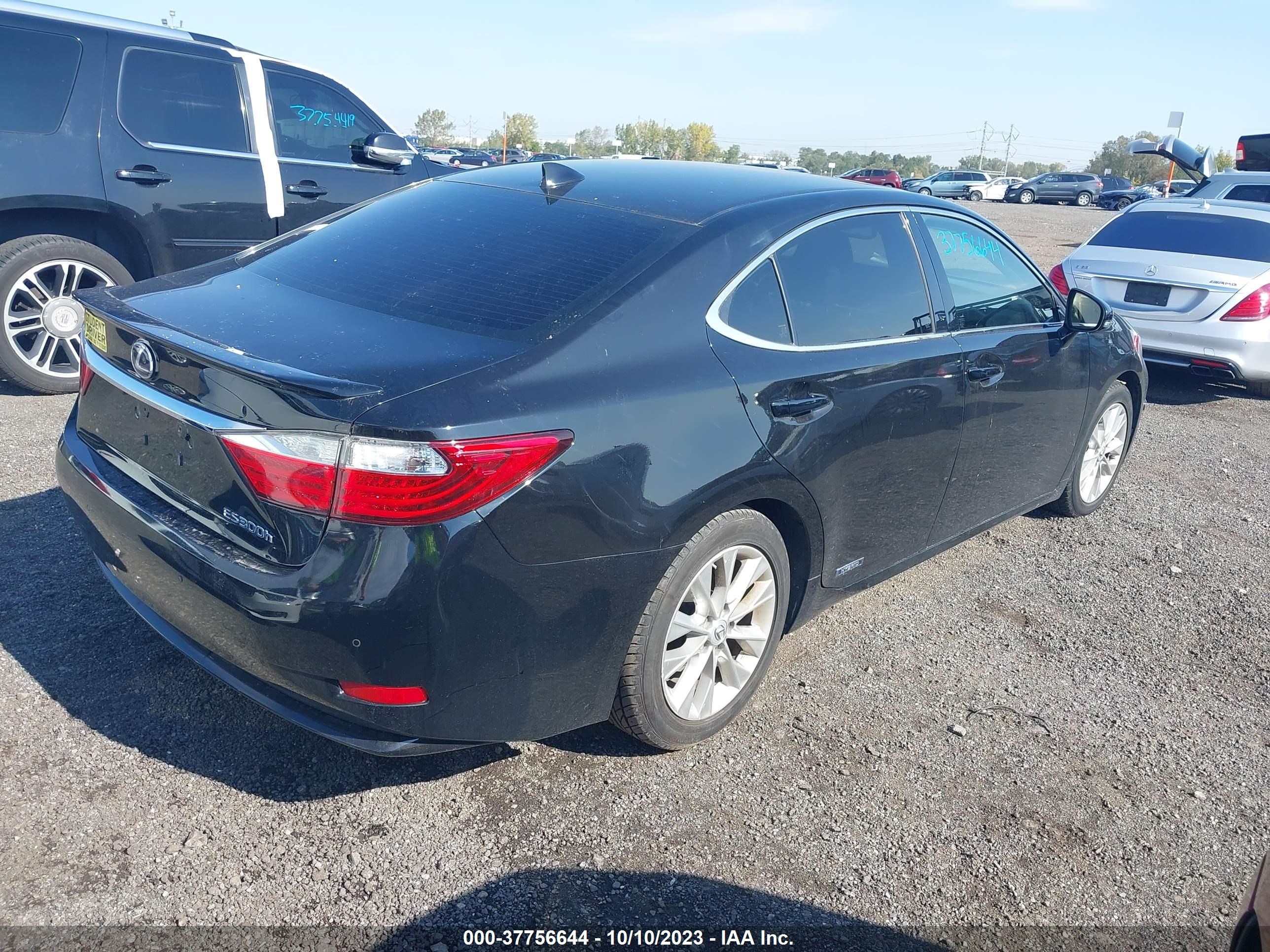 Photo 3 VIN: JTHBW1GGXF2097350 - LEXUS ES 