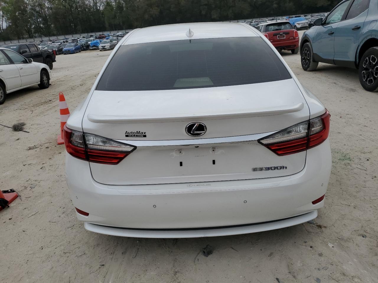 Photo 5 VIN: JTHBW1GGXJ2167776 - LEXUS ES 