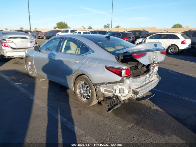 Photo 2 VIN: JTHBZ1B12K2002316 - LEXUS ES 