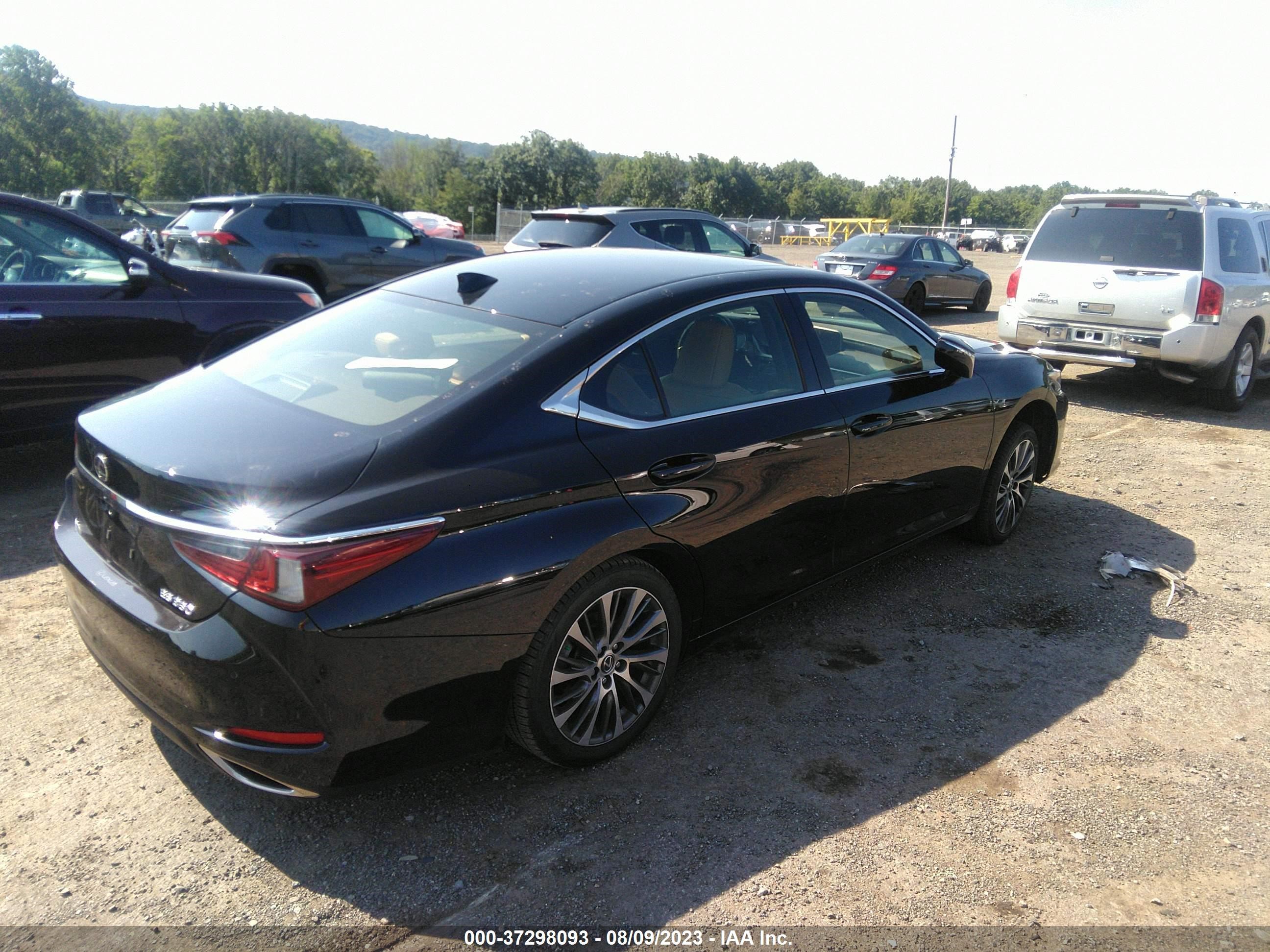 Photo 3 VIN: JTHBZ1B15K2002634 - LEXUS ES 