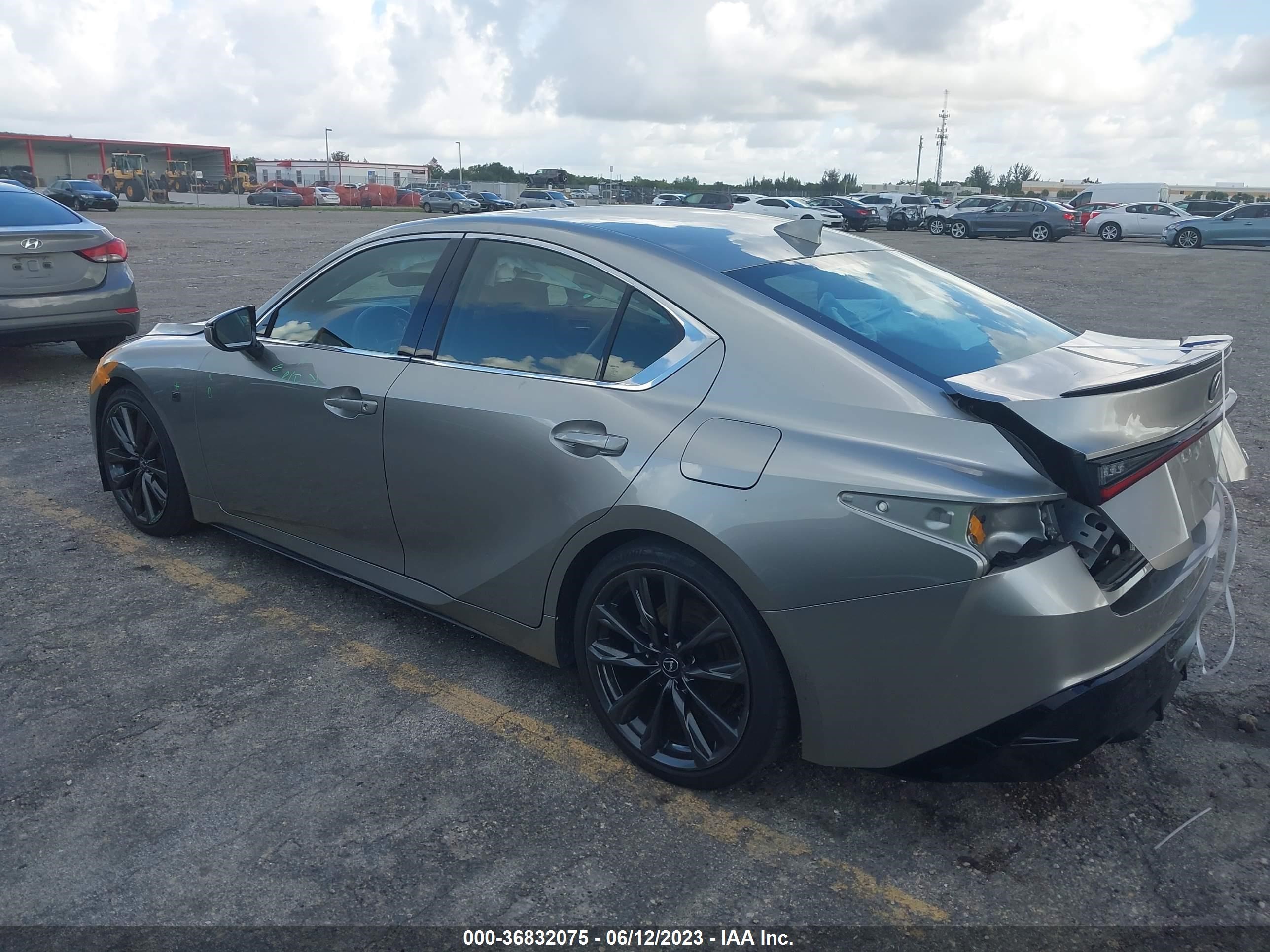 Photo 2 VIN: JTHBZ1B22P5062224 - LEXUS IS 