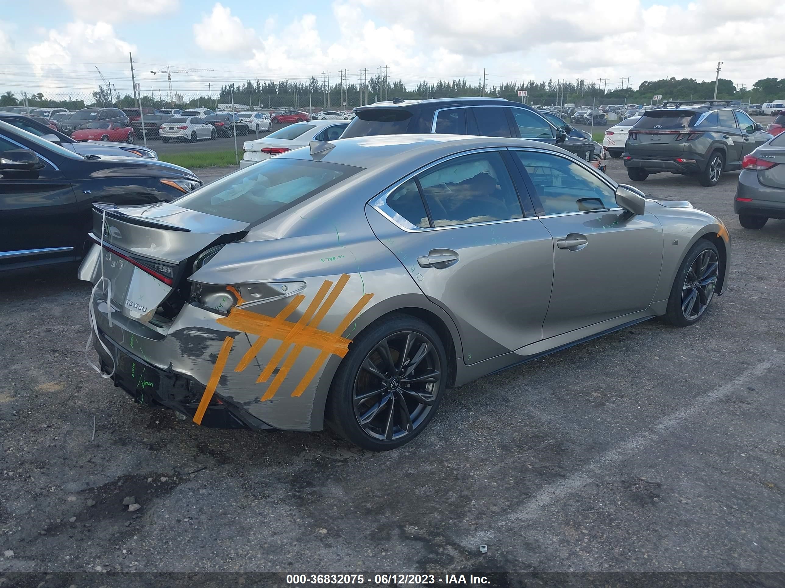 Photo 3 VIN: JTHBZ1B22P5062224 - LEXUS IS 