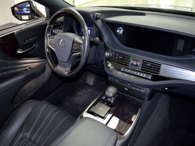 Photo 4 VIN: JTHC5LFF8J5002271 - LEXUS LS 