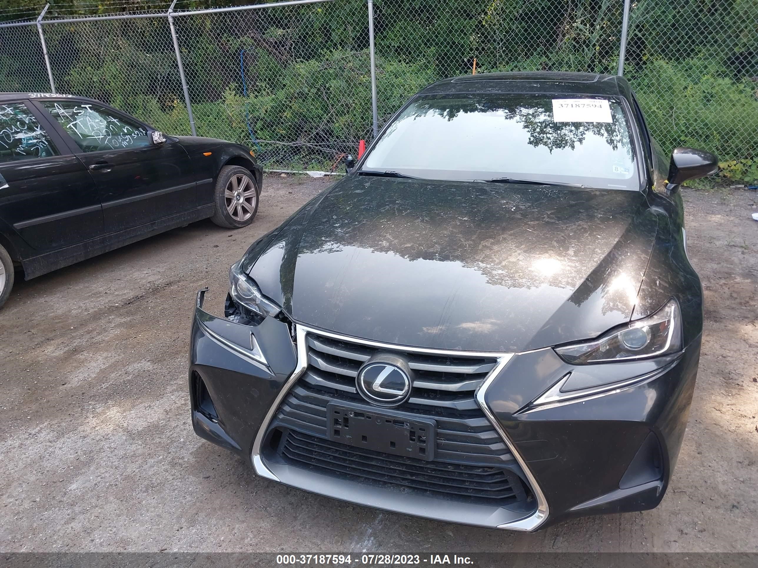 Photo 11 VIN: JTHC81D21J5033373 - LEXUS IS 