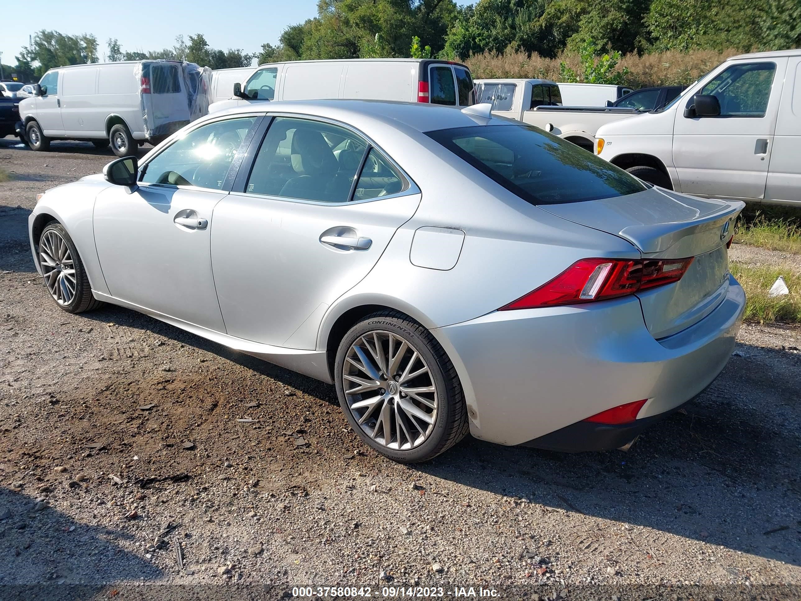 Photo 2 VIN: JTHCF1D25F5019456 - LEXUS IS 