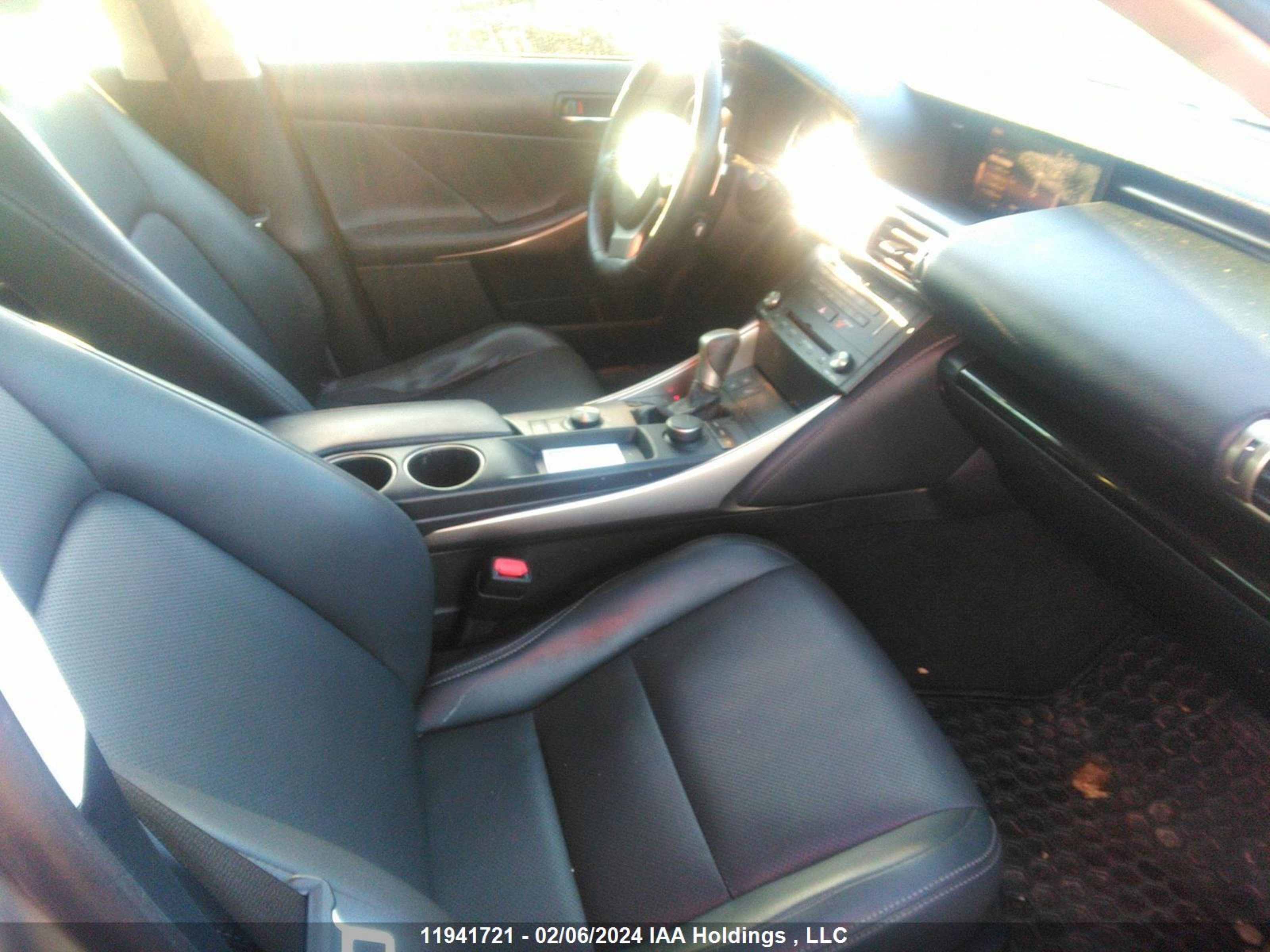 Photo 4 VIN: JTHCF1D26F5016050 - LEXUS IS 