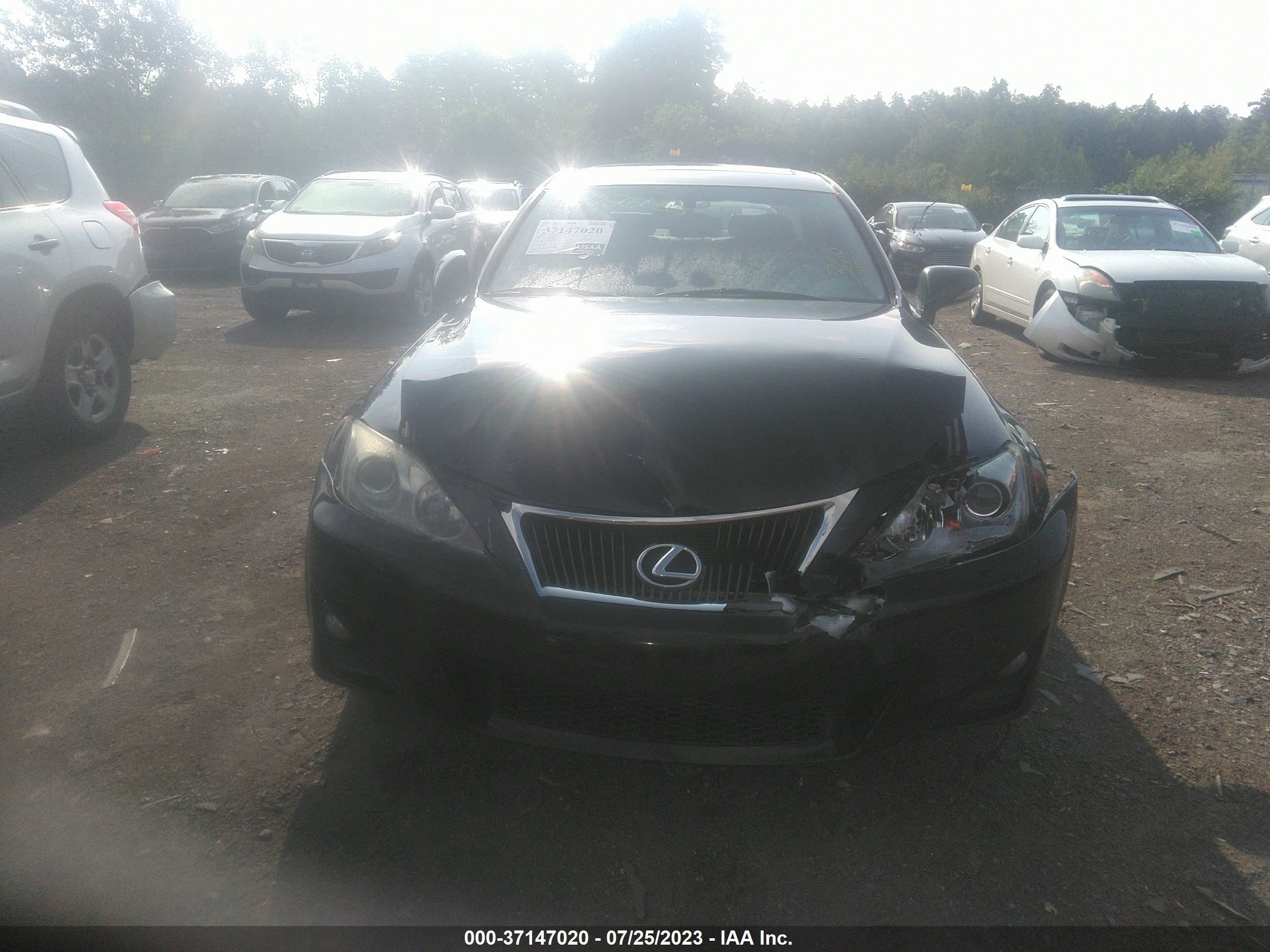 Photo 11 VIN: JTHCF5C20B5045143 - LEXUS IS 