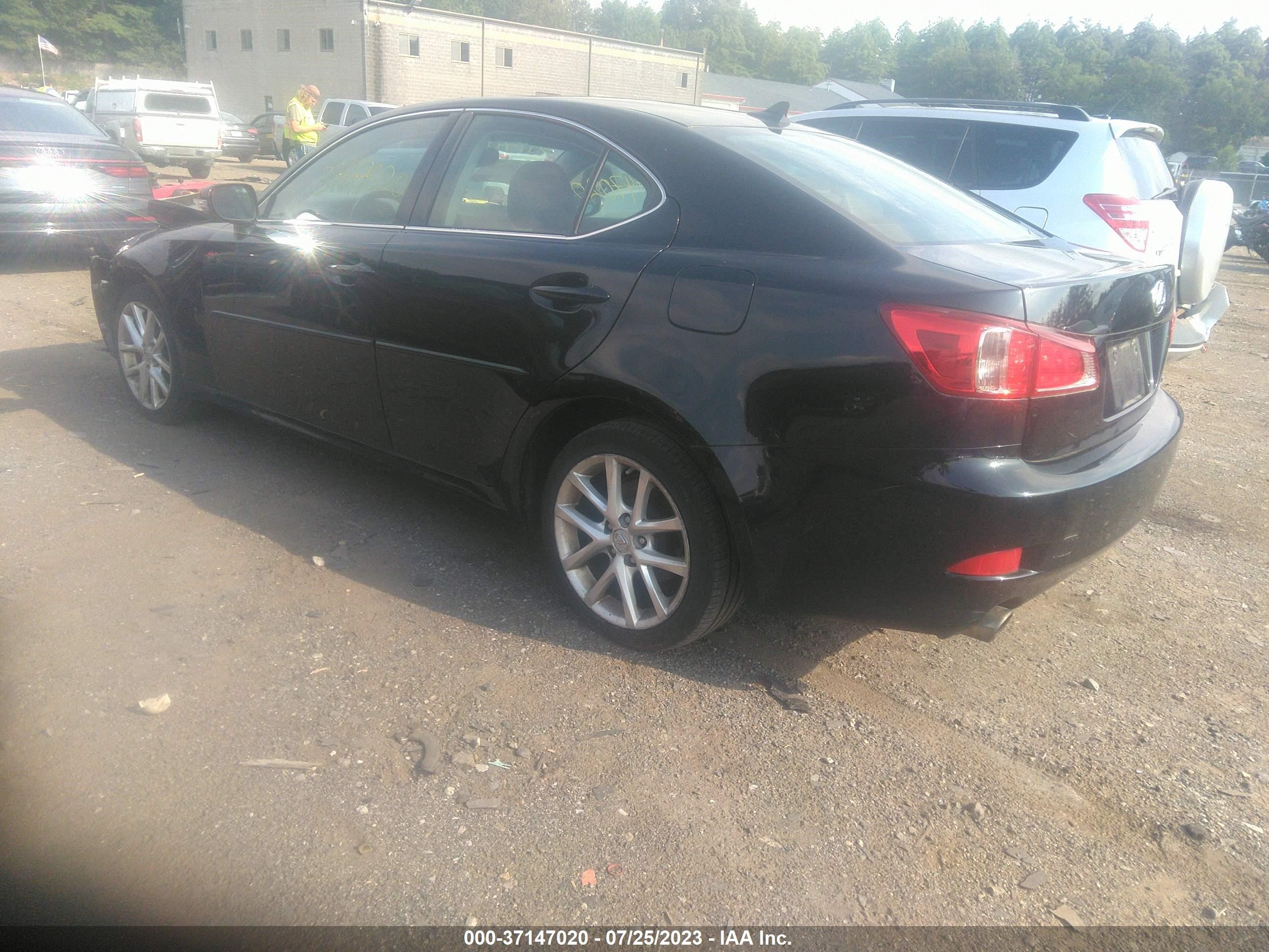 Photo 2 VIN: JTHCF5C20B5045143 - LEXUS IS 