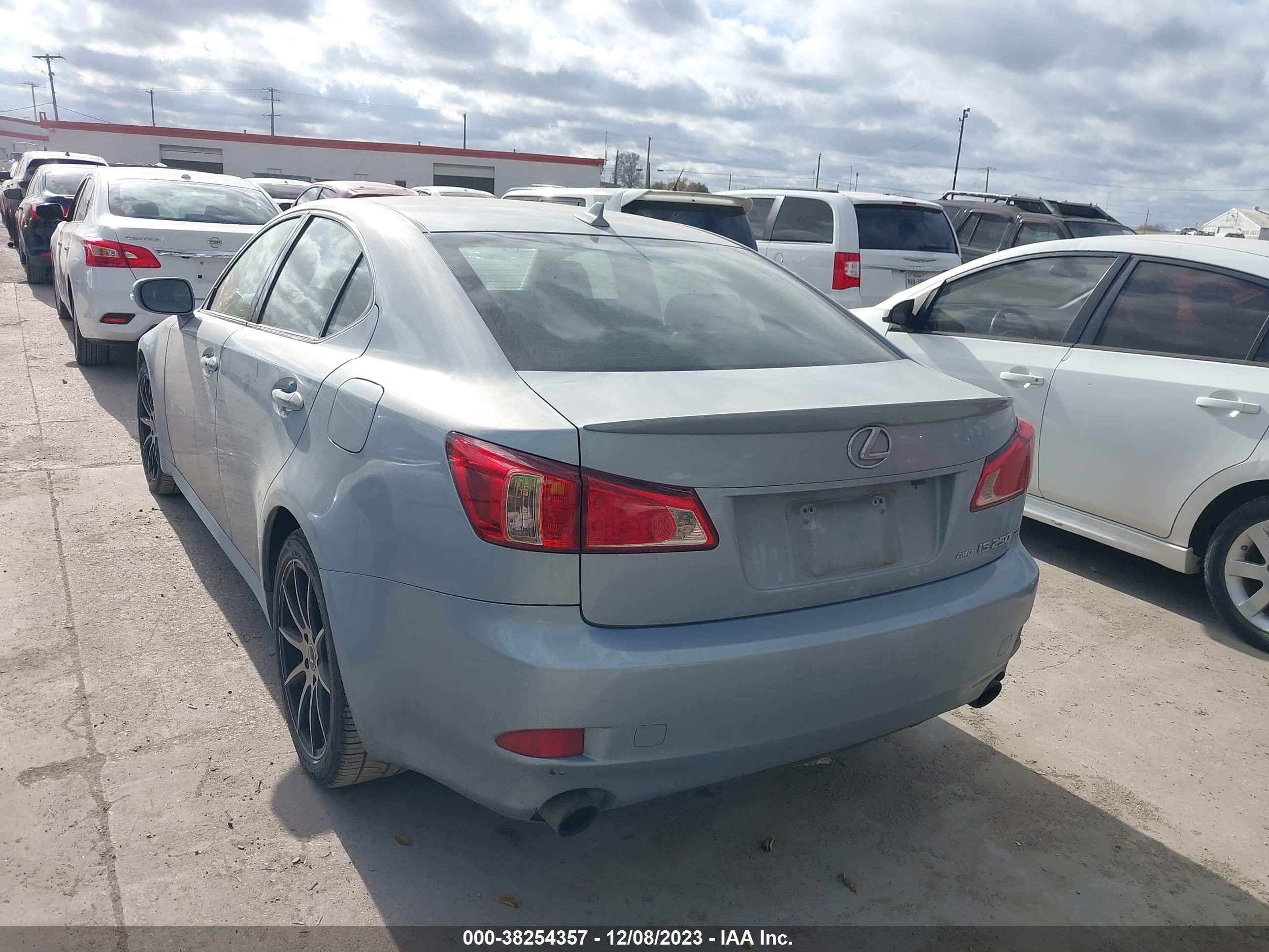 Photo 2 VIN: JTHCF5C23B5049042 - LEXUS IS 