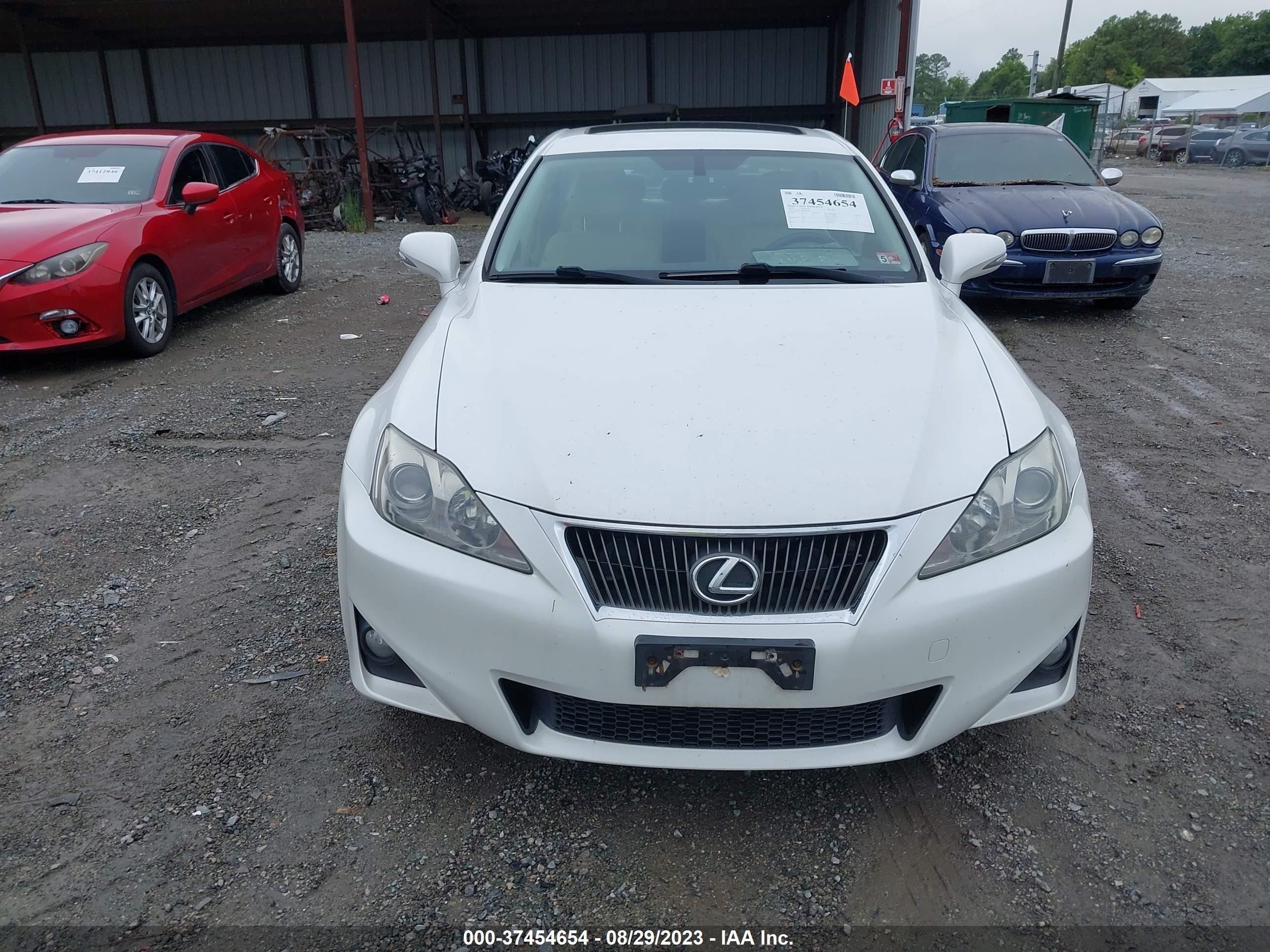 Photo 11 VIN: JTHCF5C28B5046427 - LEXUS IS 