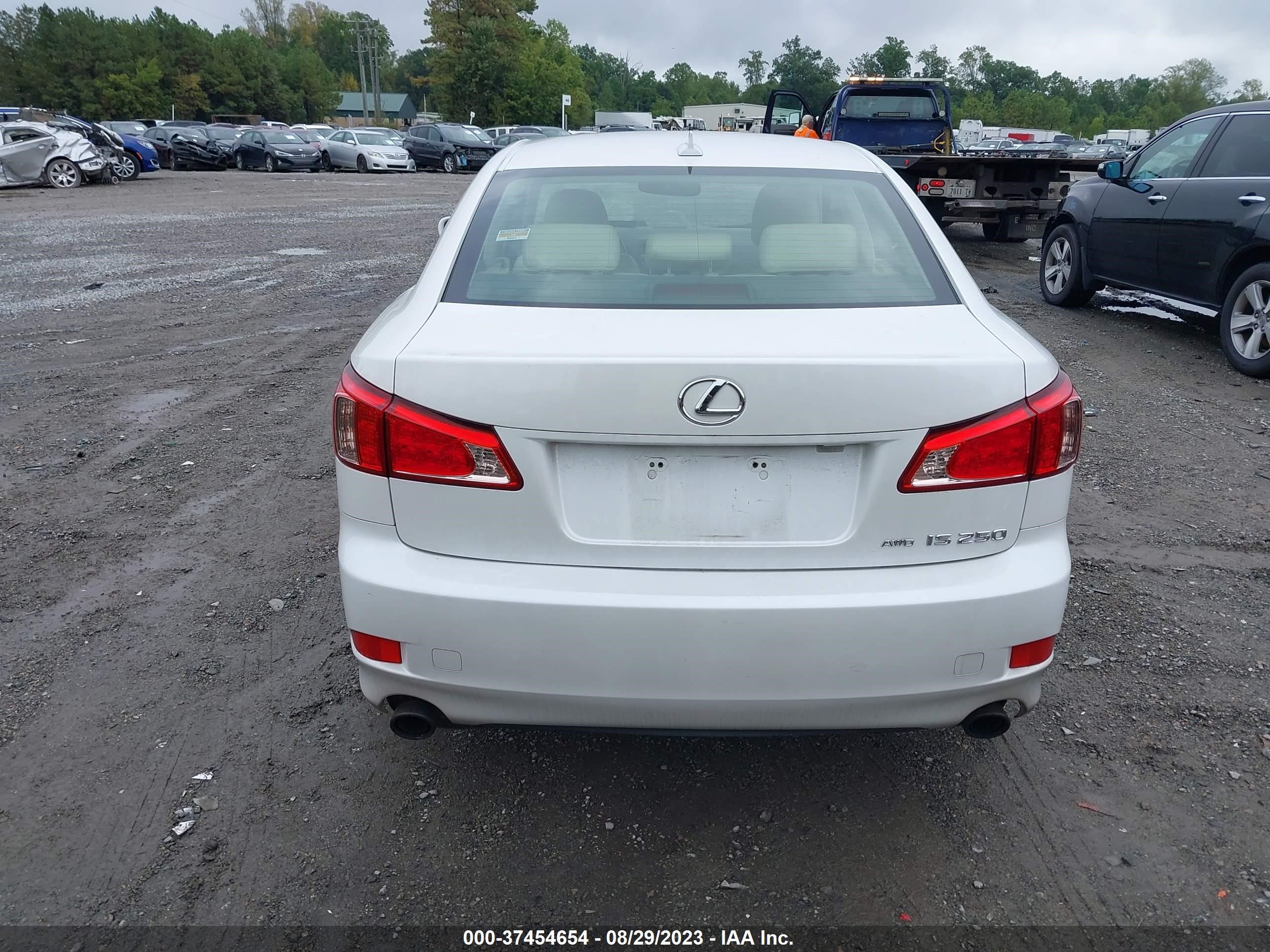 Photo 15 VIN: JTHCF5C28B5046427 - LEXUS IS 