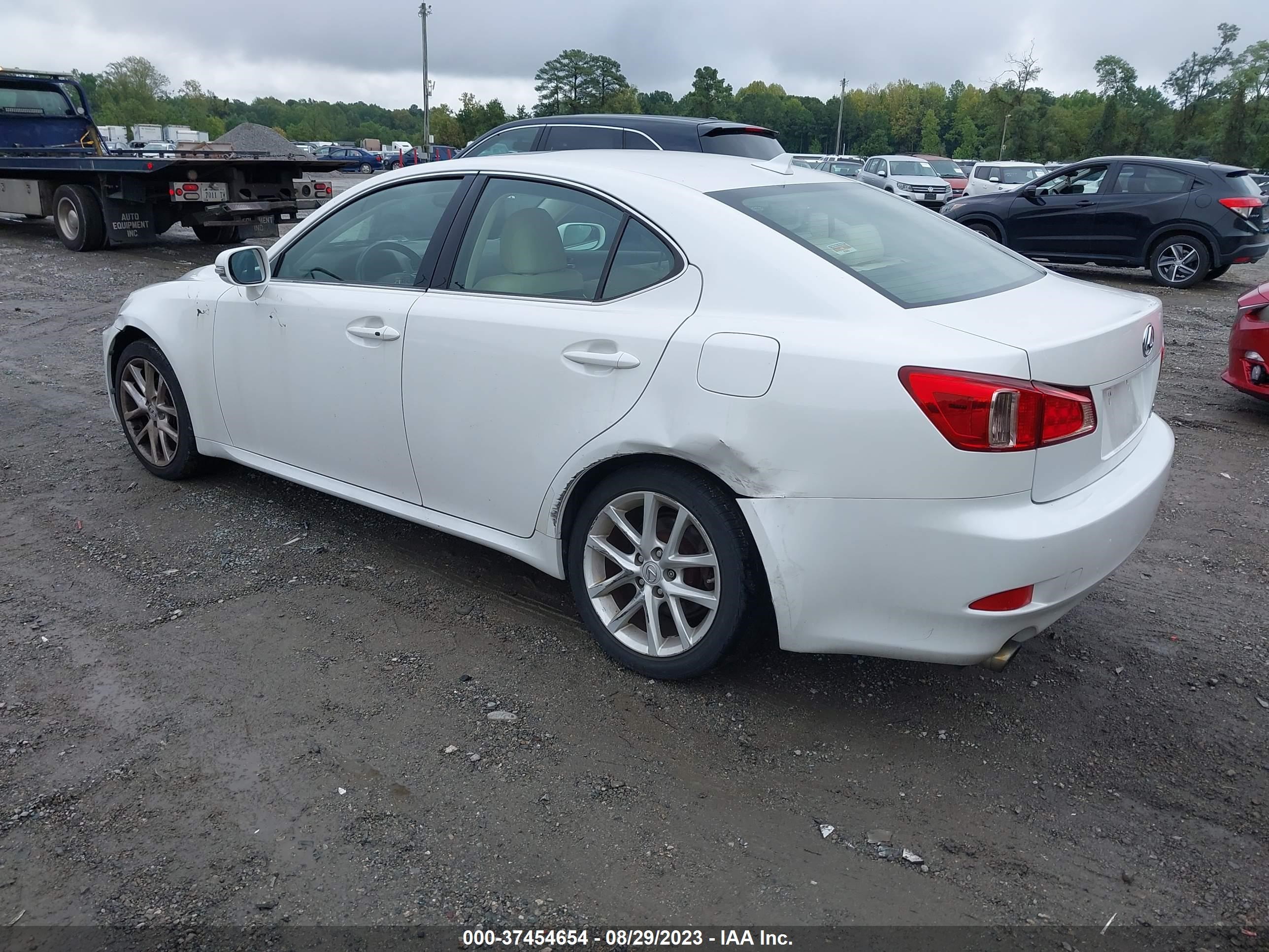 Photo 2 VIN: JTHCF5C28B5046427 - LEXUS IS 