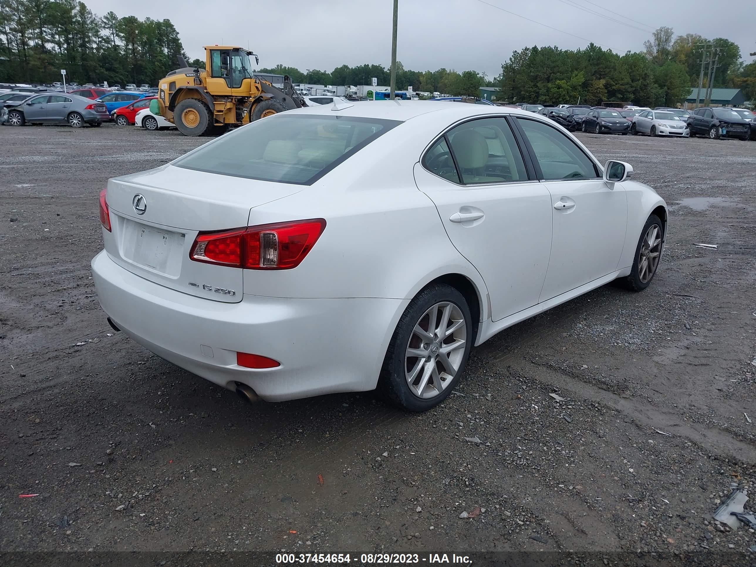 Photo 3 VIN: JTHCF5C28B5046427 - LEXUS IS 