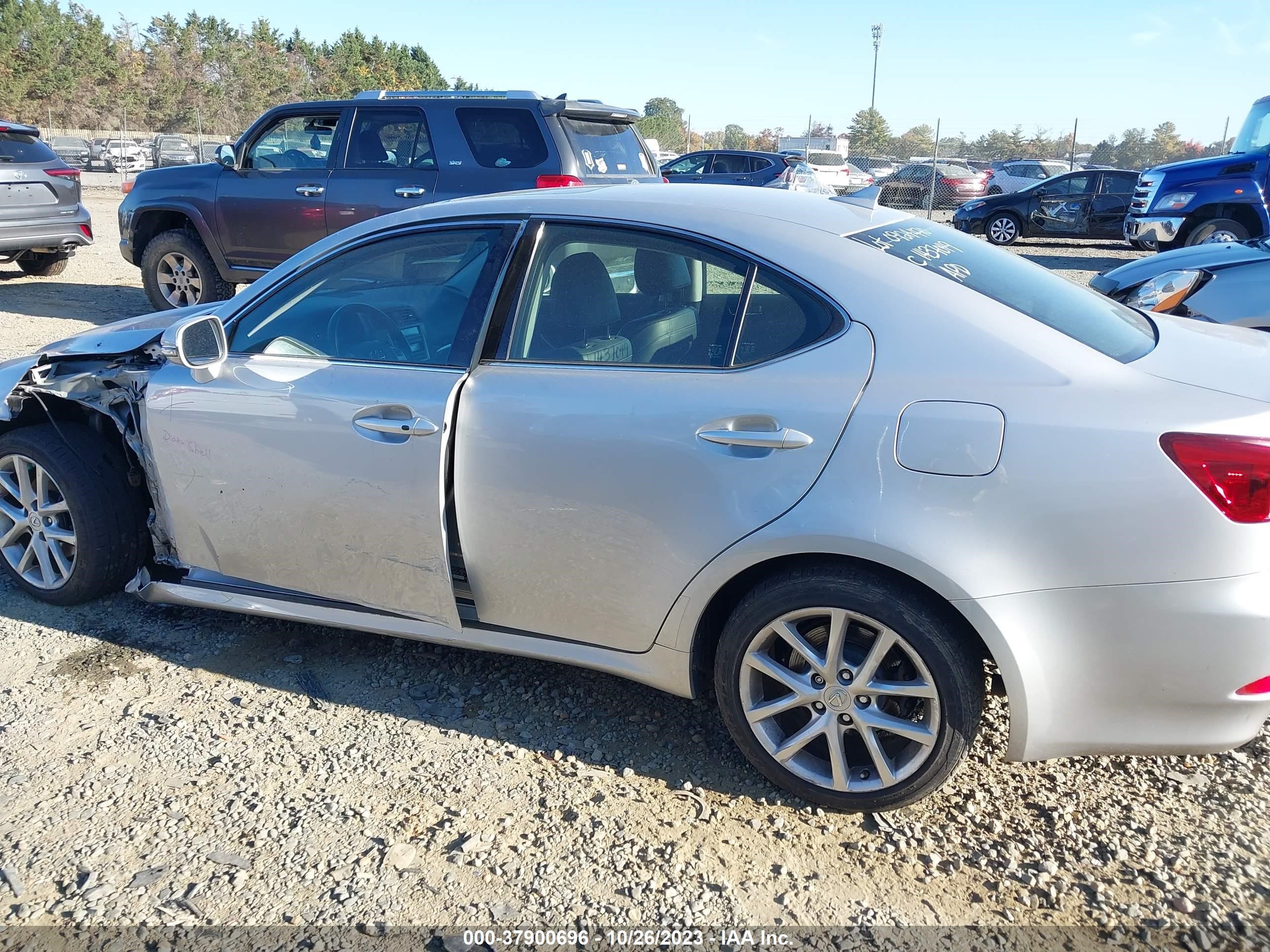 Photo 13 VIN: JTHCF5C2XC5060427 - LEXUS IS 