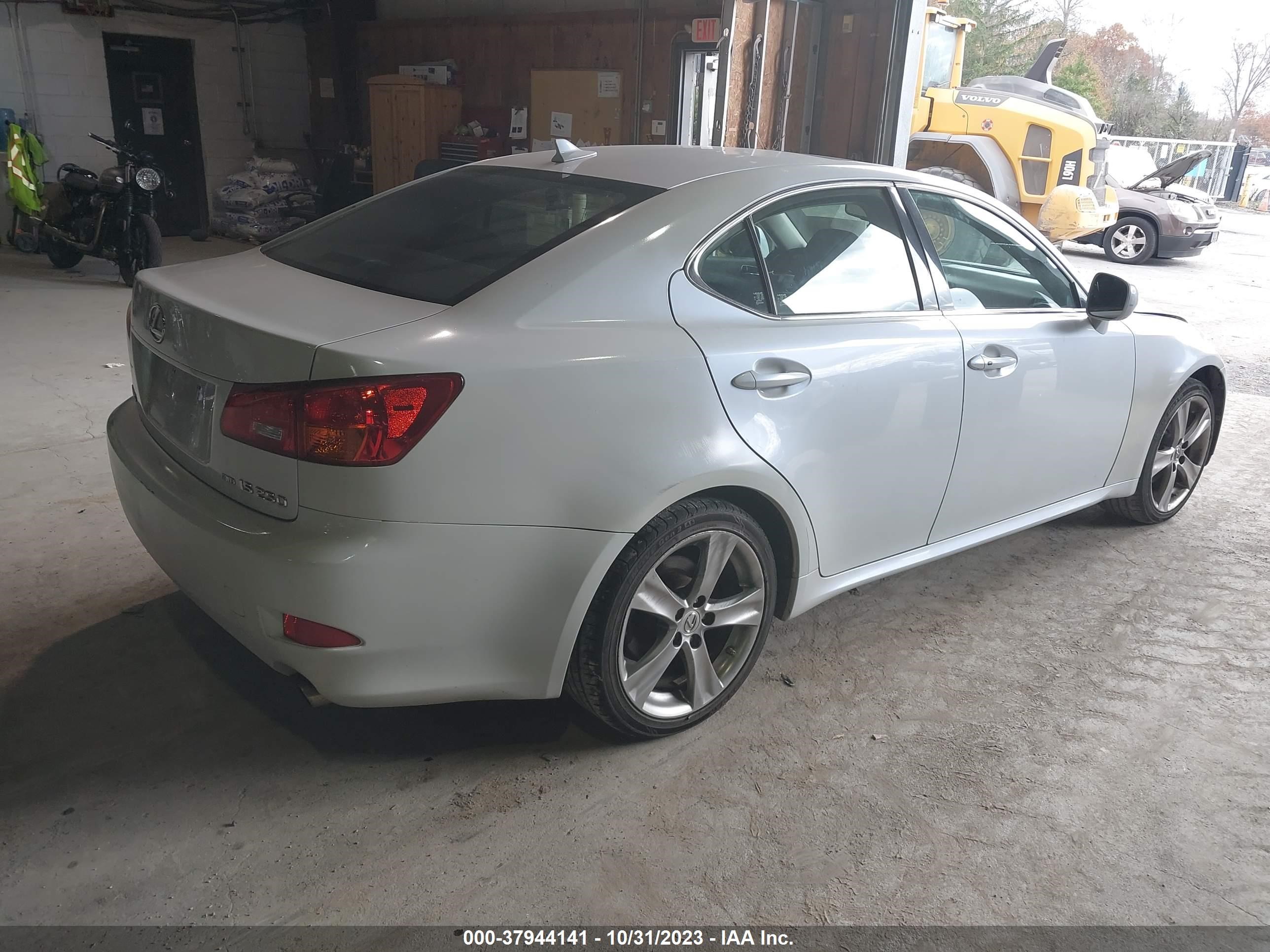 Photo 3 VIN: JTHCK262072013386 - LEXUS IS 