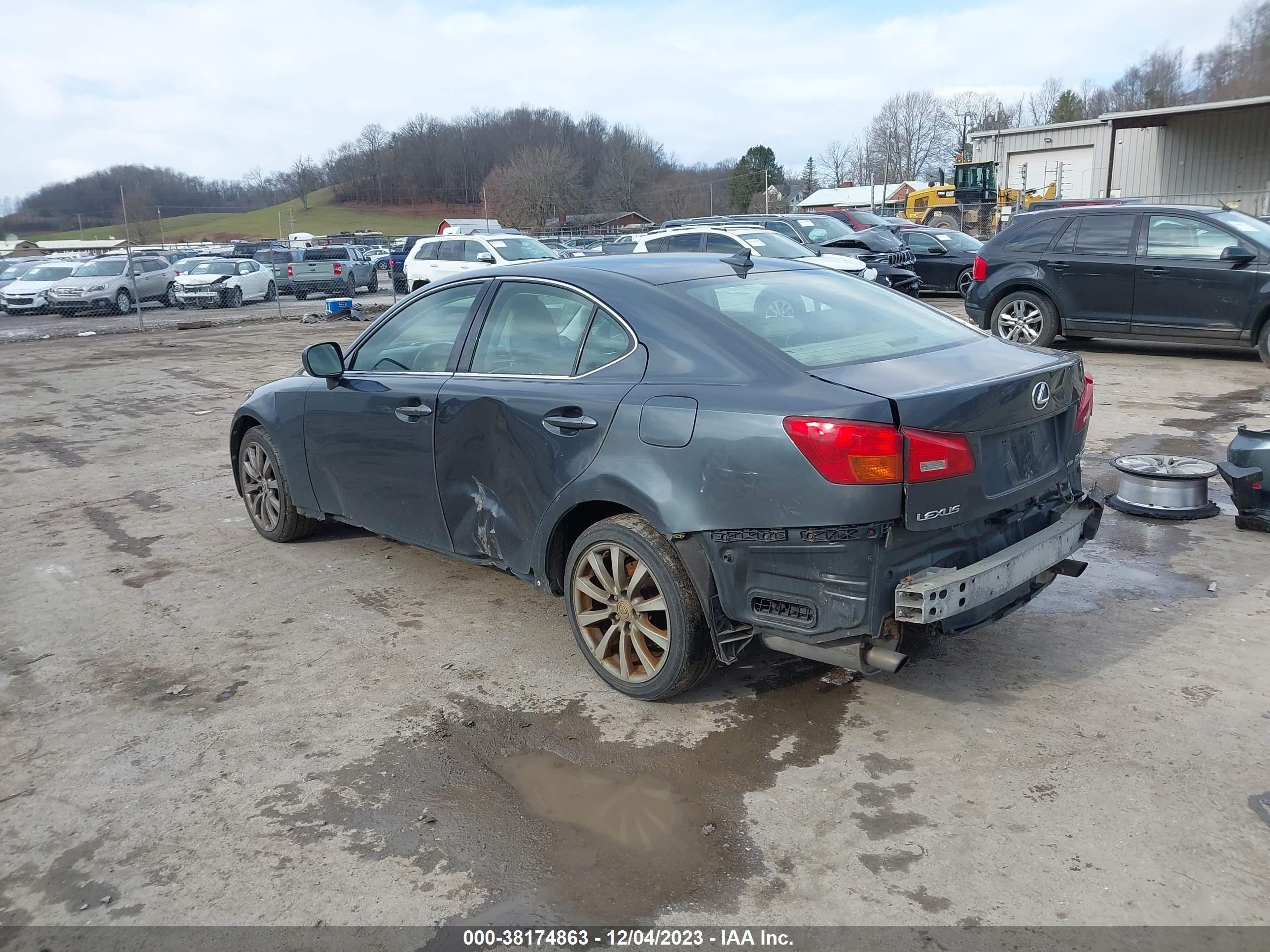 Photo 2 VIN: JTHCK262075009448 - LEXUS IS 