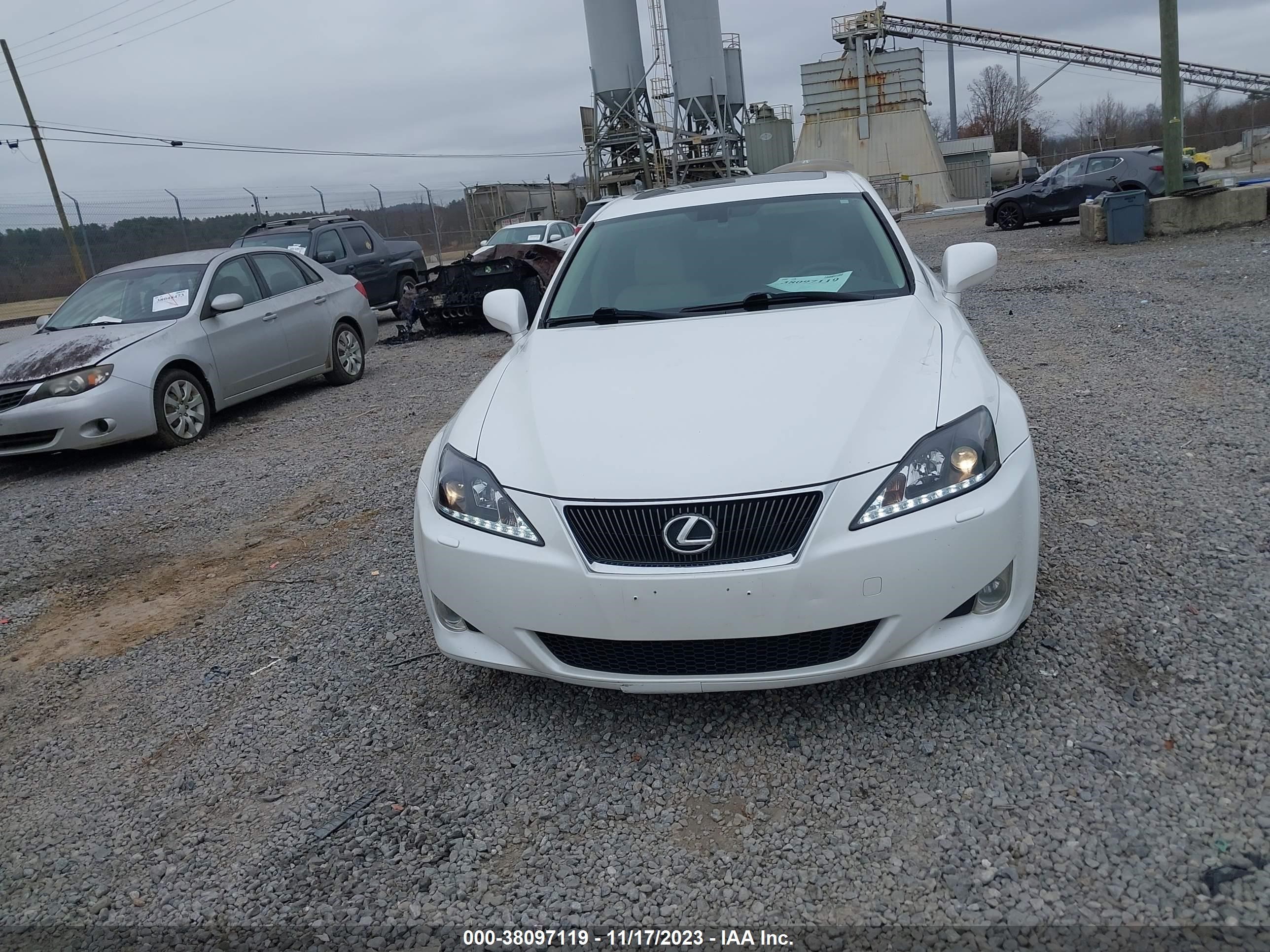 Photo 11 VIN: JTHCK262085020404 - LEXUS IS 