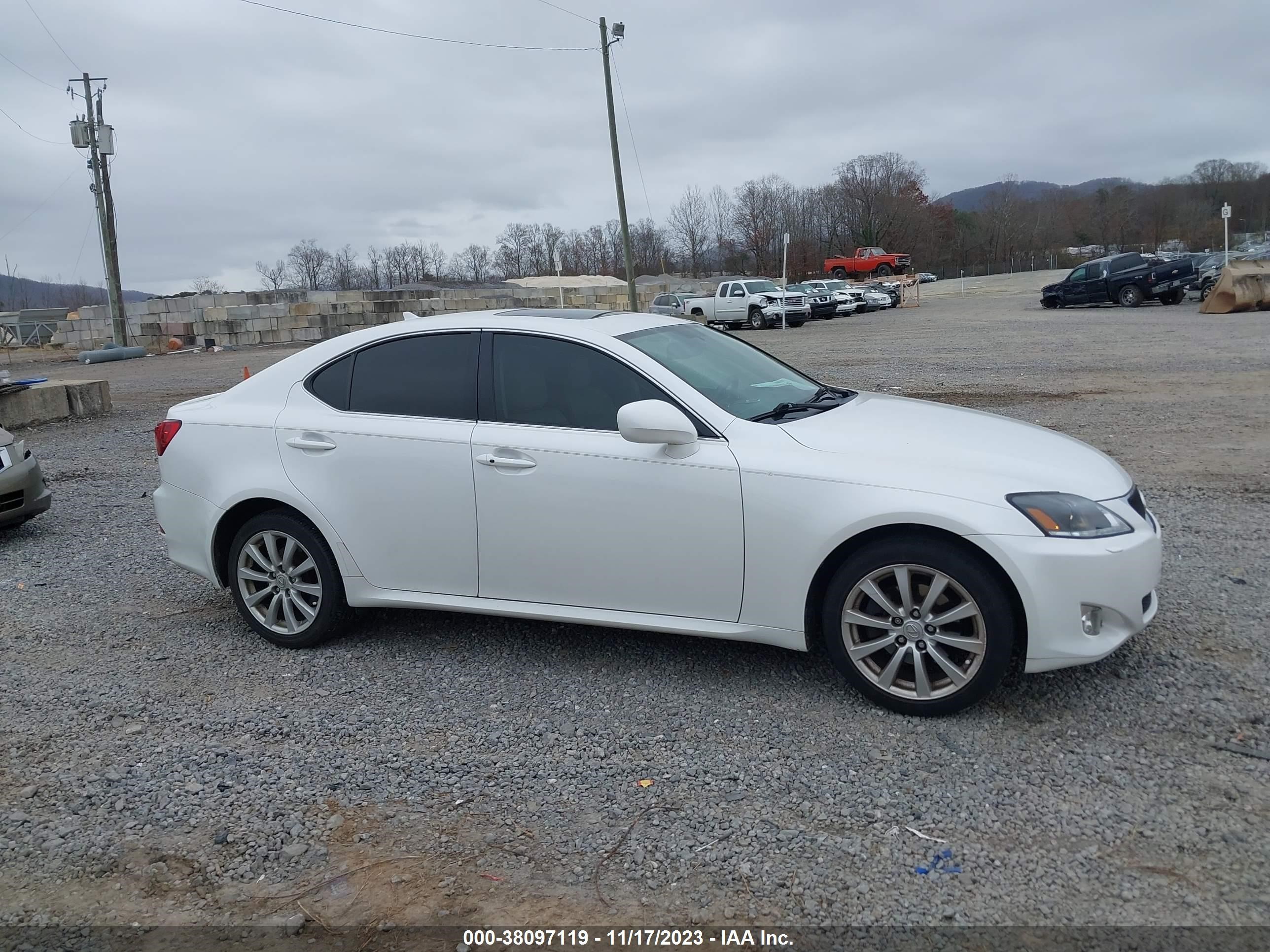 Photo 12 VIN: JTHCK262085020404 - LEXUS IS 