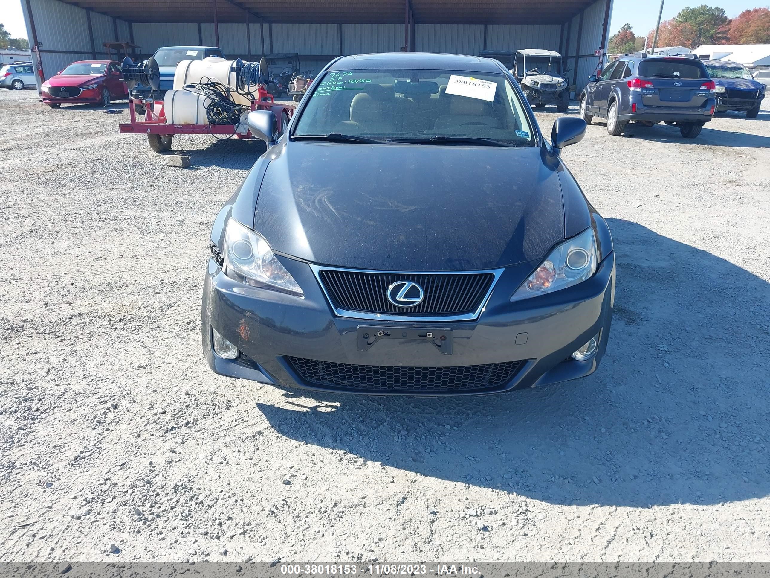 Photo 11 VIN: JTHCK262172011310 - LEXUS IS 