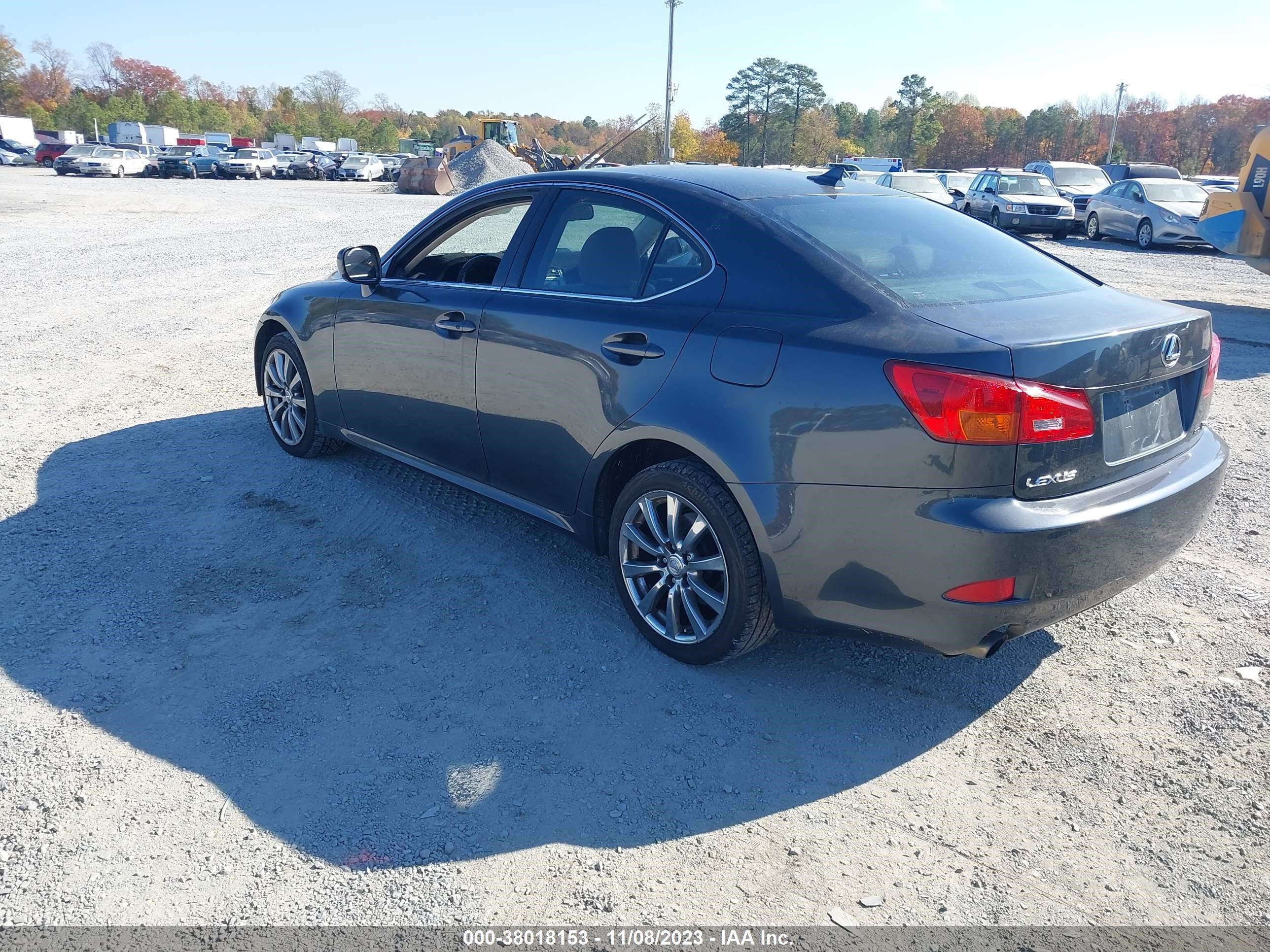 Photo 2 VIN: JTHCK262172011310 - LEXUS IS 