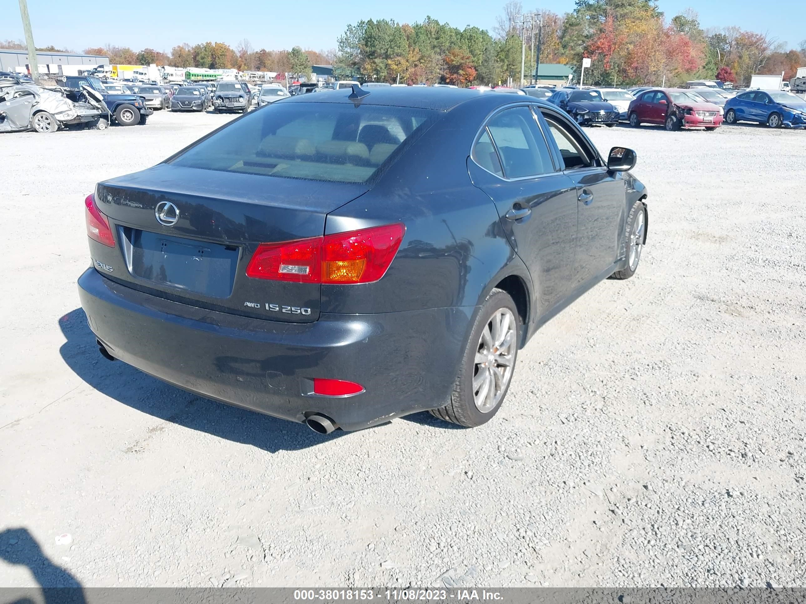 Photo 3 VIN: JTHCK262172011310 - LEXUS IS 