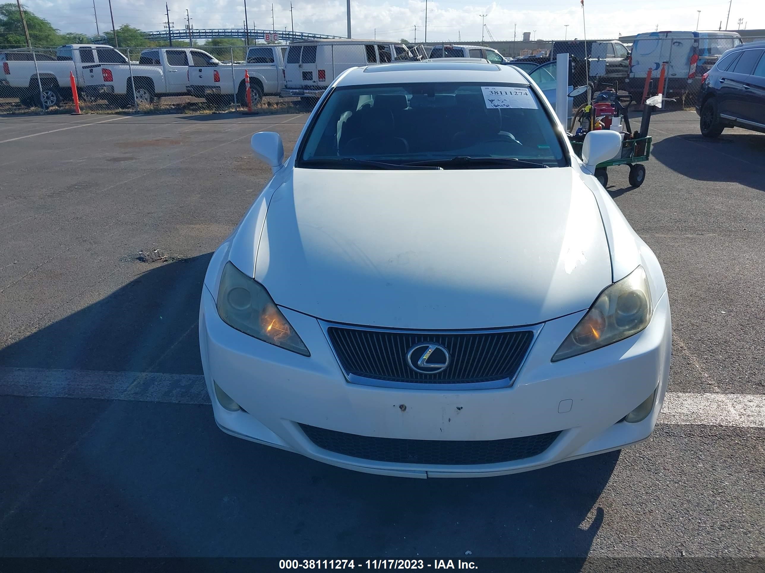 Photo 11 VIN: JTHCK262172016815 - LEXUS IS 