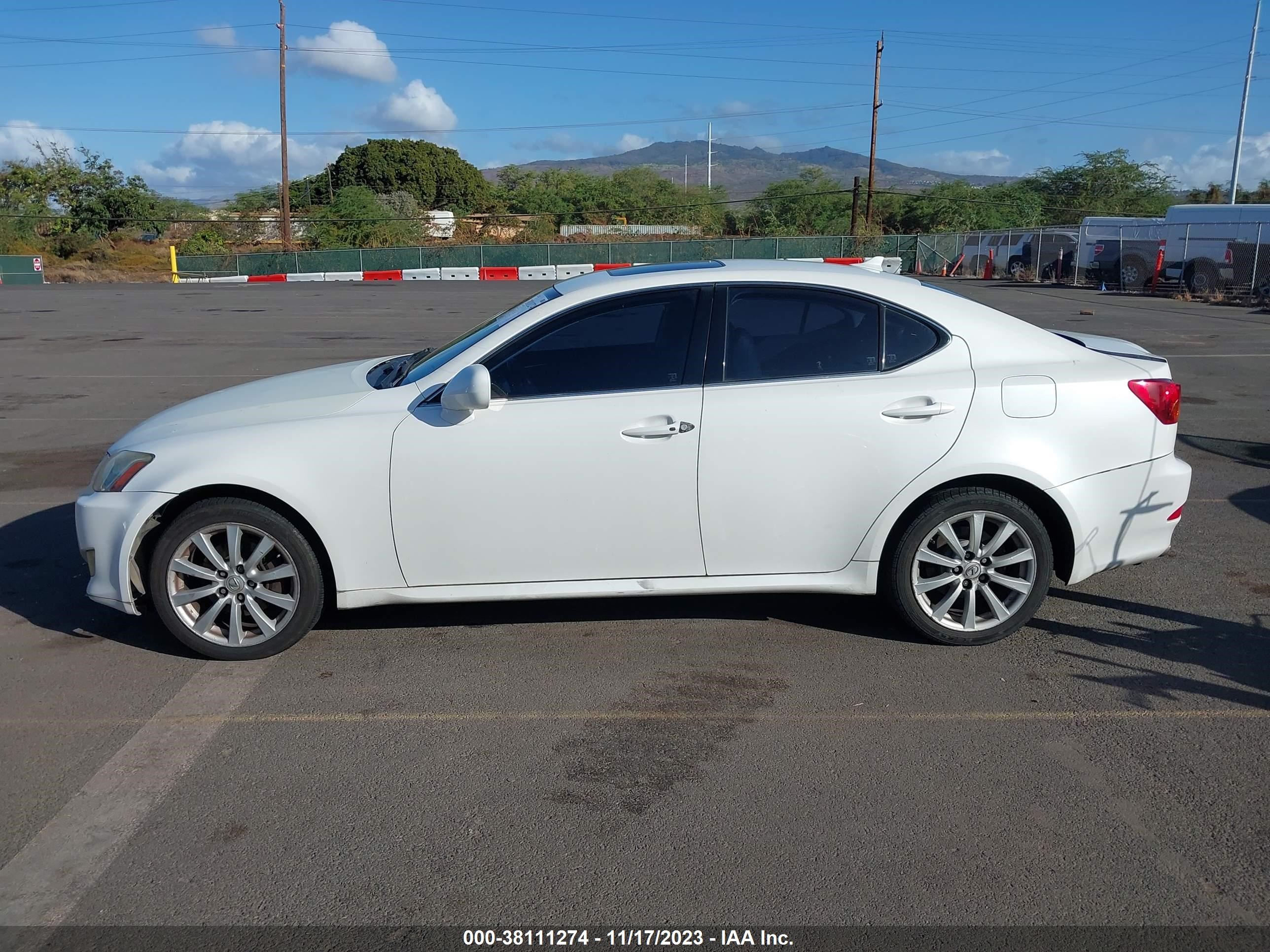 Photo 13 VIN: JTHCK262172016815 - LEXUS IS 