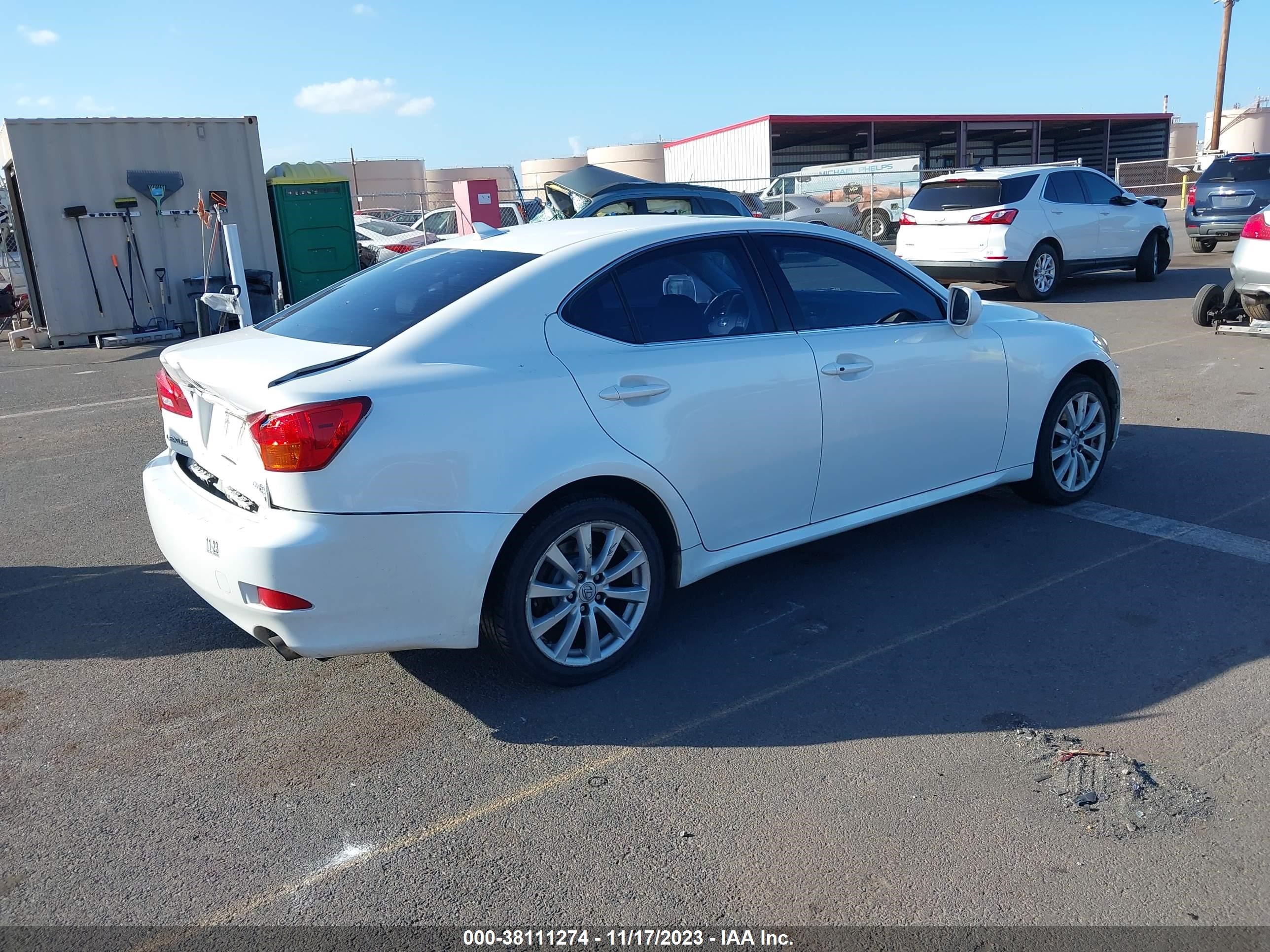 Photo 3 VIN: JTHCK262172016815 - LEXUS IS 