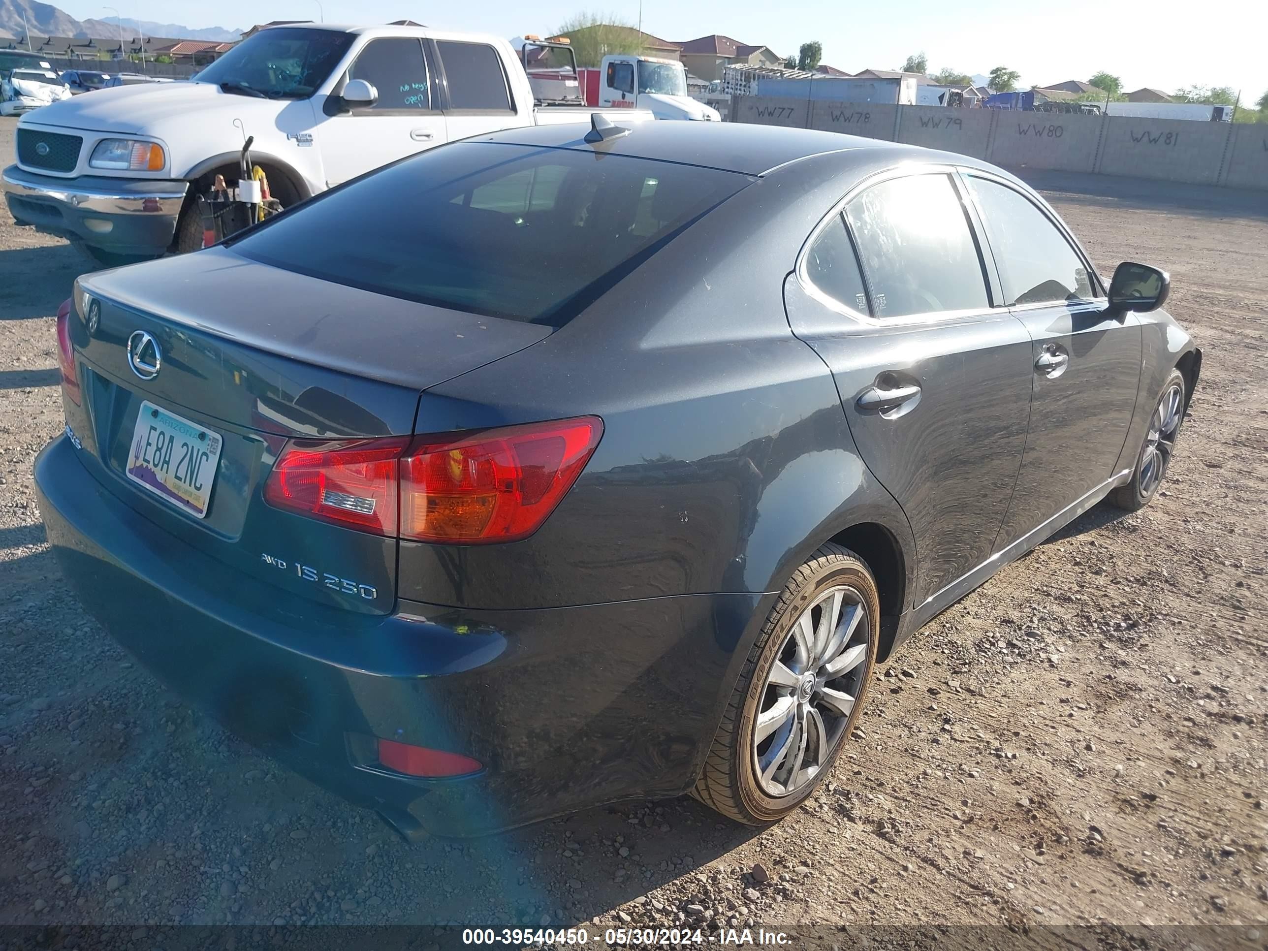 Photo 3 VIN: JTHCK262182025273 - LEXUS IS 