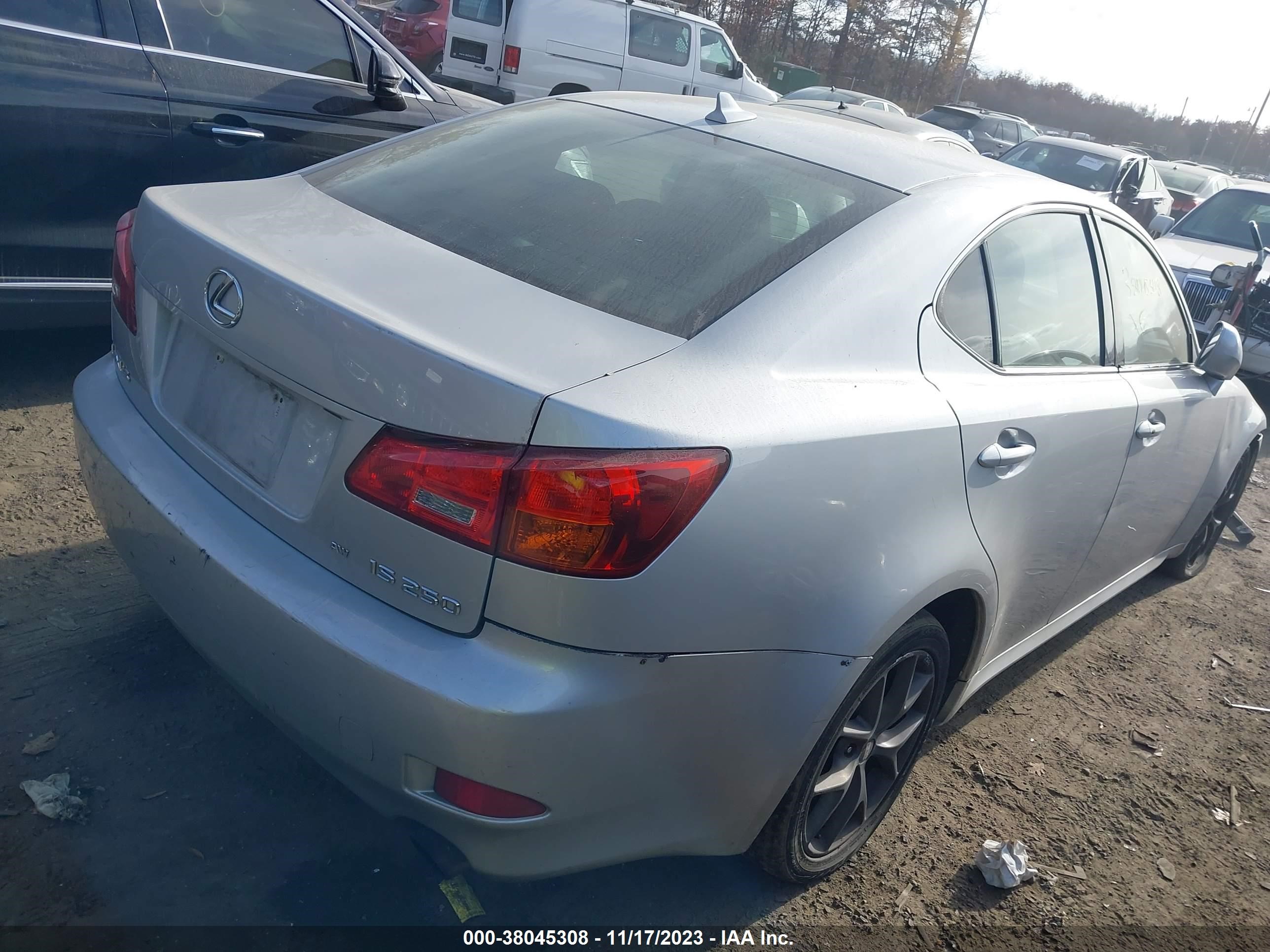 Photo 3 VIN: JTHCK262185018760 - LEXUS IS 