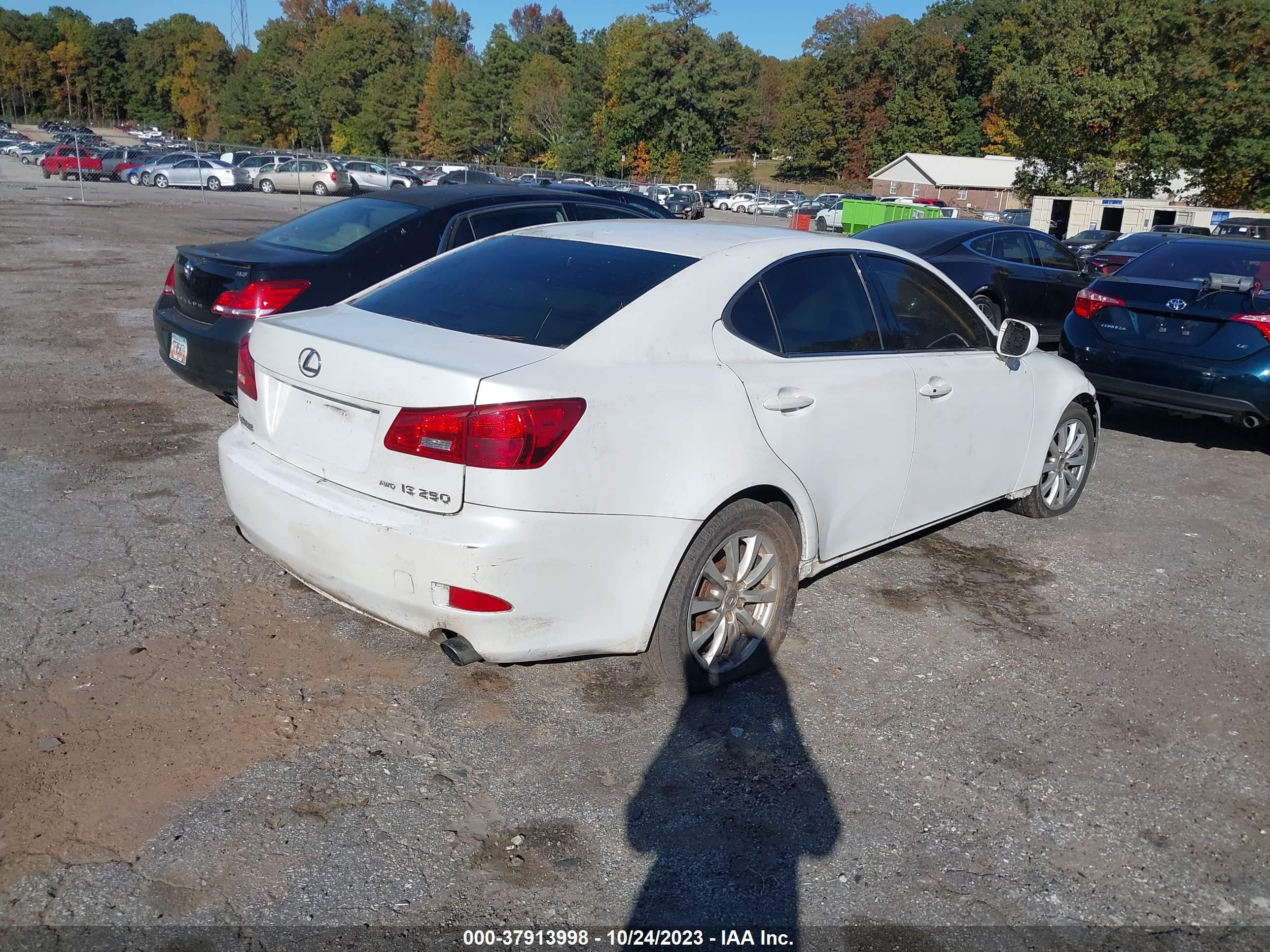 Photo 3 VIN: JTHCK262185023988 - LEXUS IS 