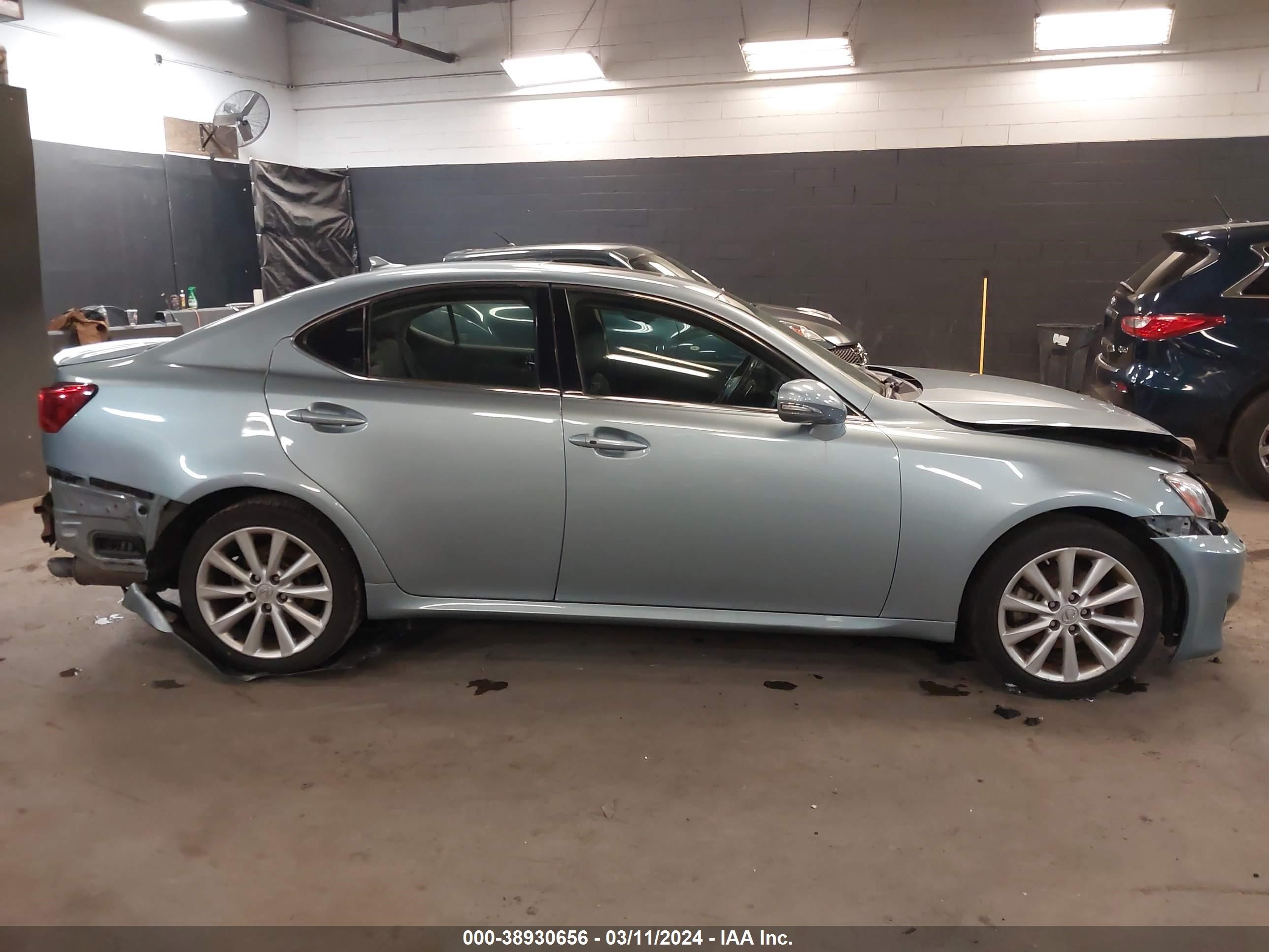 Photo 12 VIN: JTHCK262195035172 - LEXUS IS 