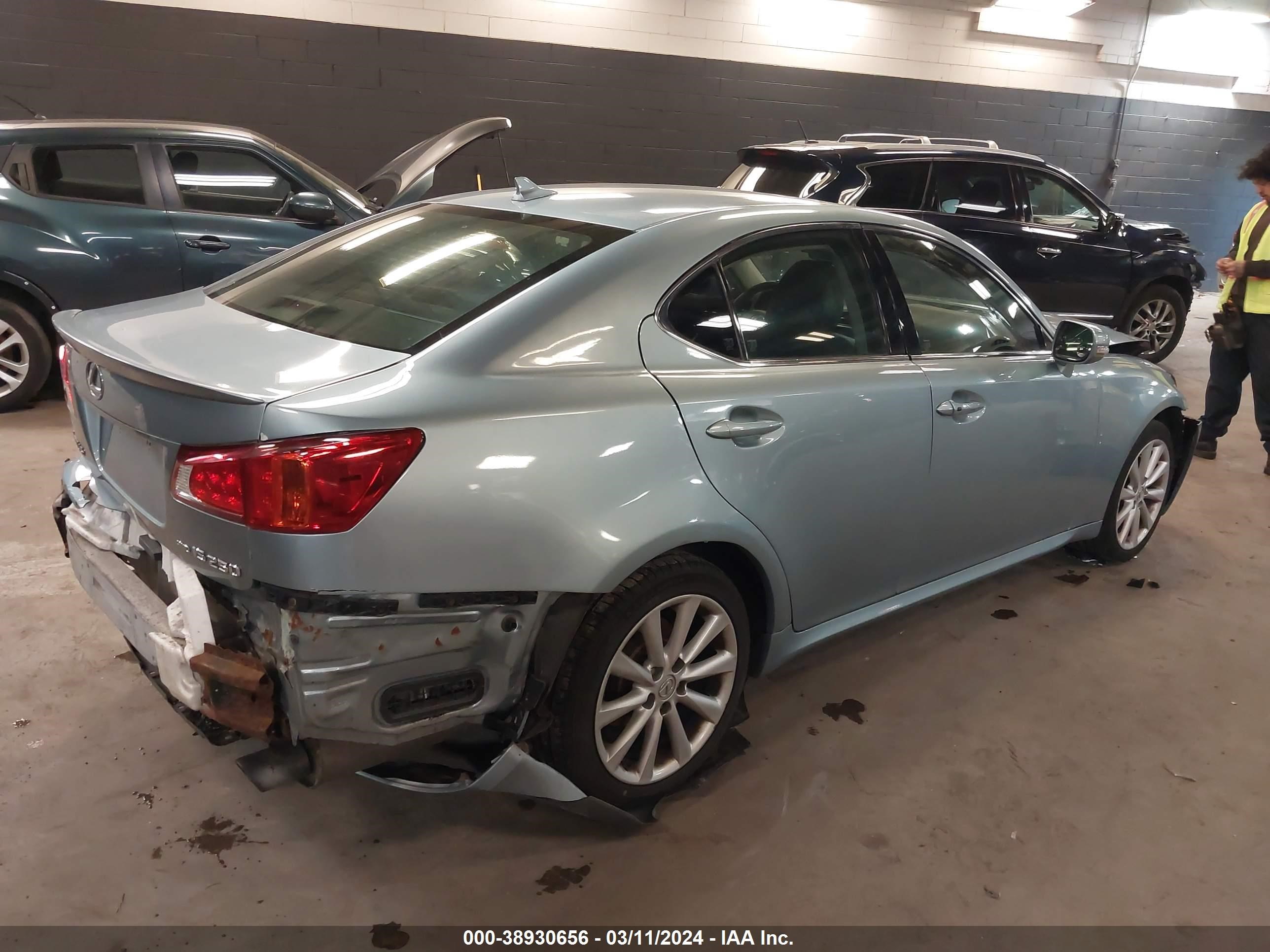 Photo 3 VIN: JTHCK262195035172 - LEXUS IS 