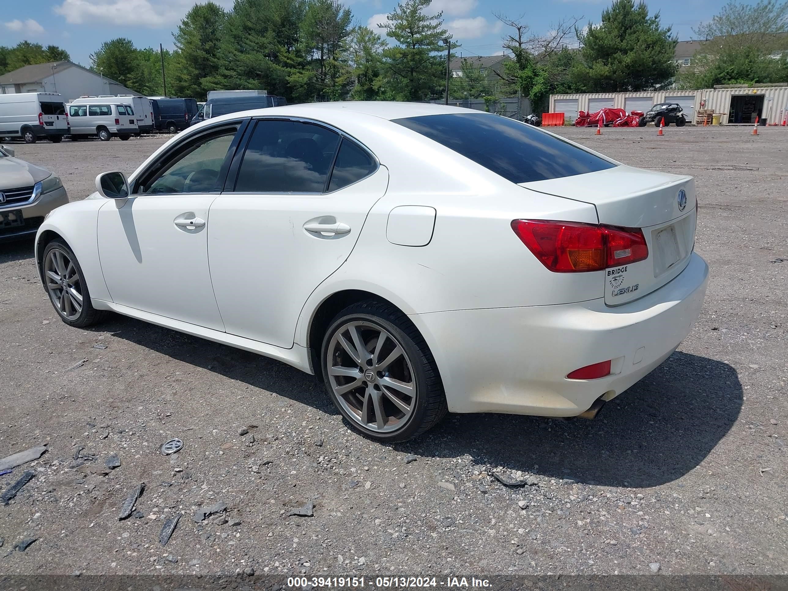 Photo 2 VIN: JTHCK262262001657 - LEXUS IS 