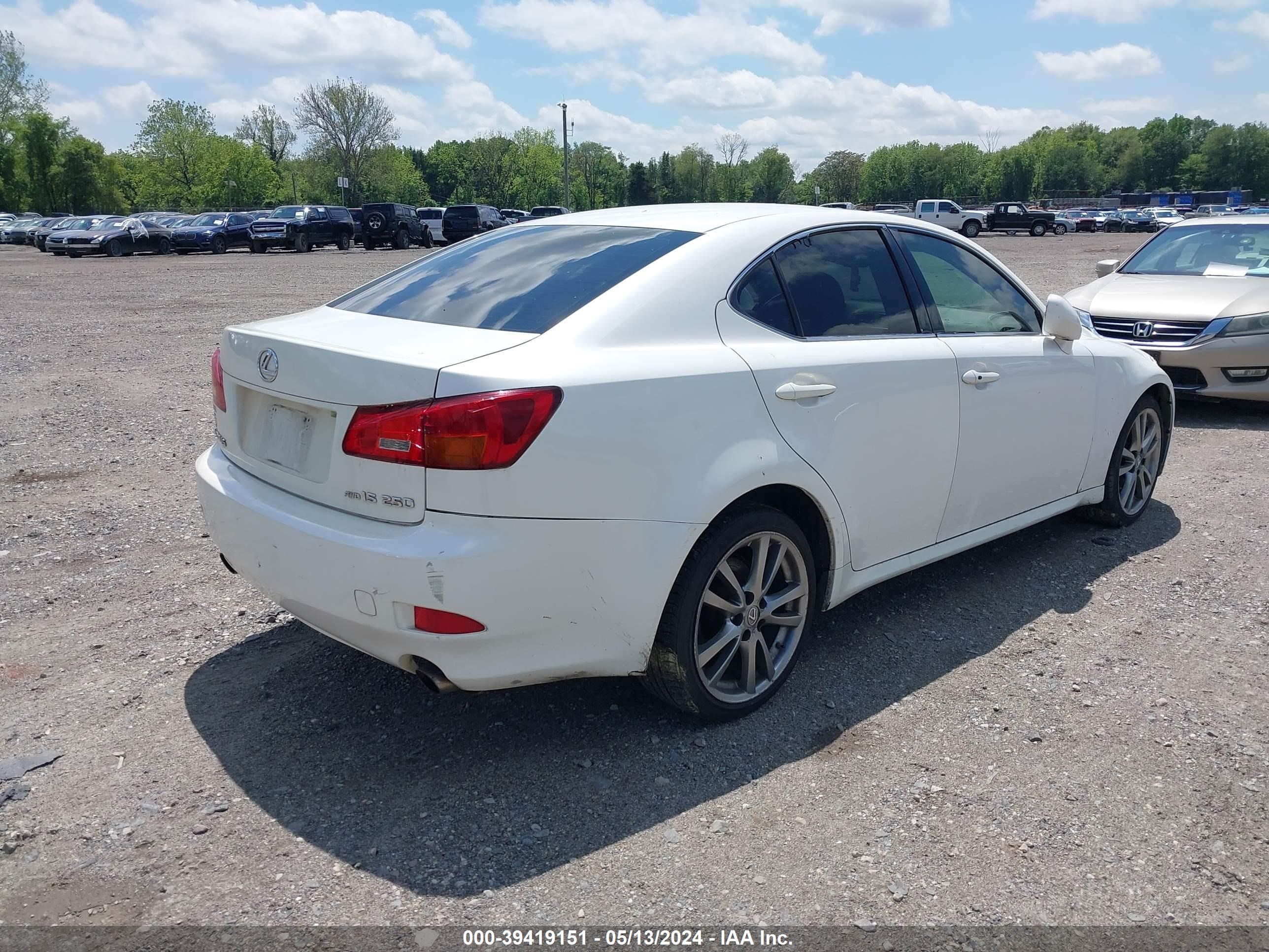 Photo 3 VIN: JTHCK262262001657 - LEXUS IS 