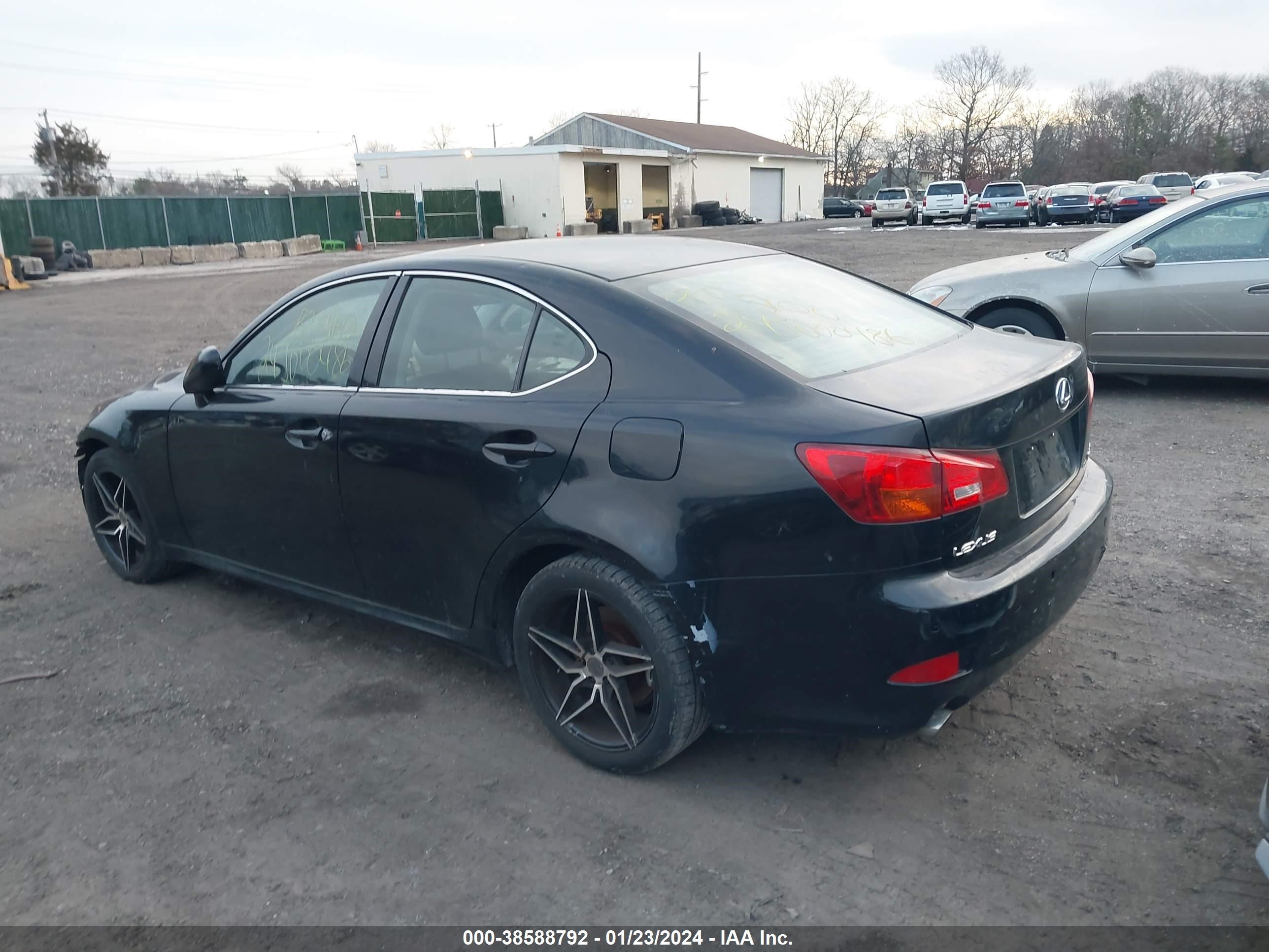 Photo 2 VIN: JTHCK262265002077 - LEXUS IS 