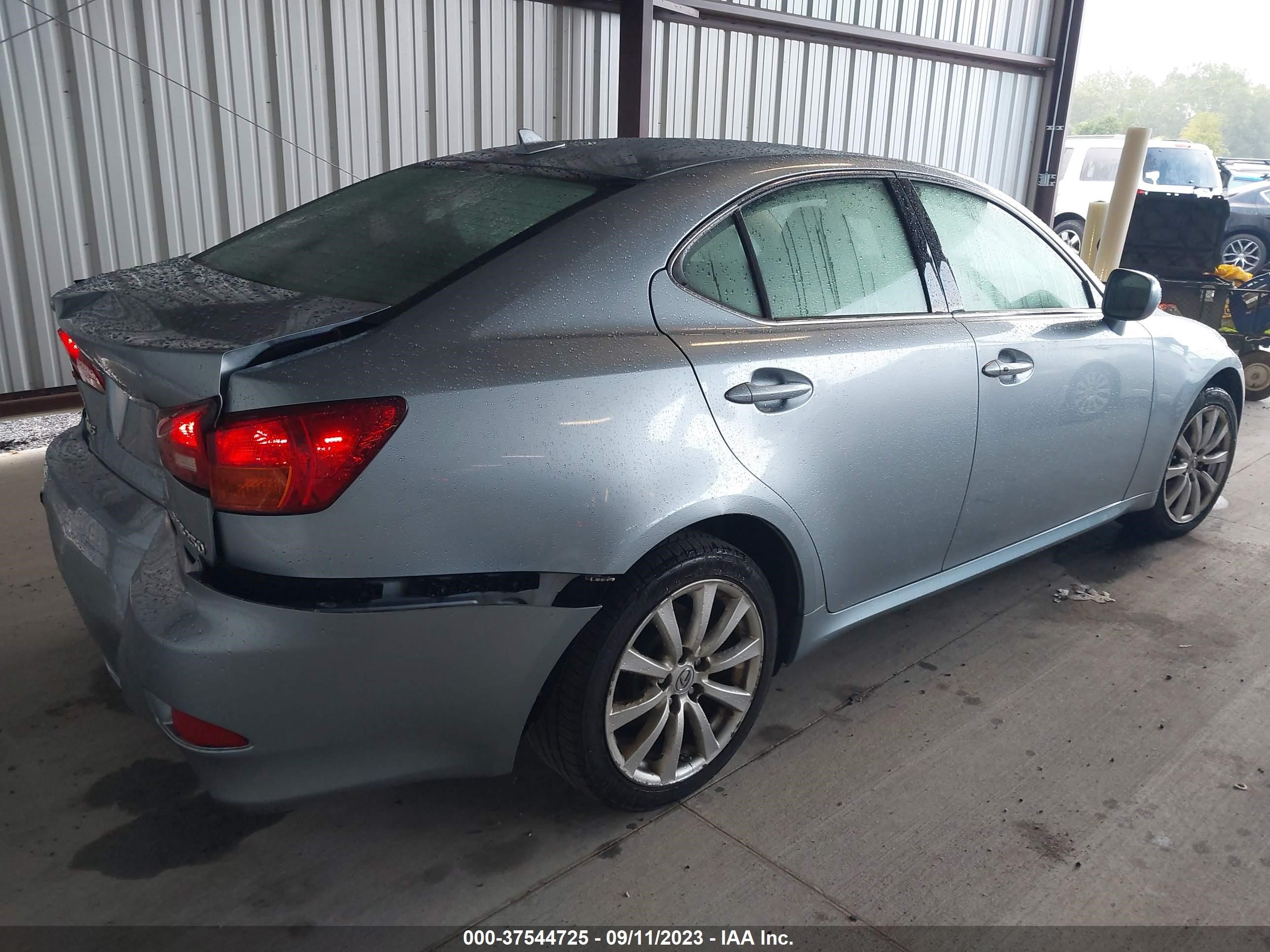 Photo 3 VIN: JTHCK262272018394 - LEXUS IS 