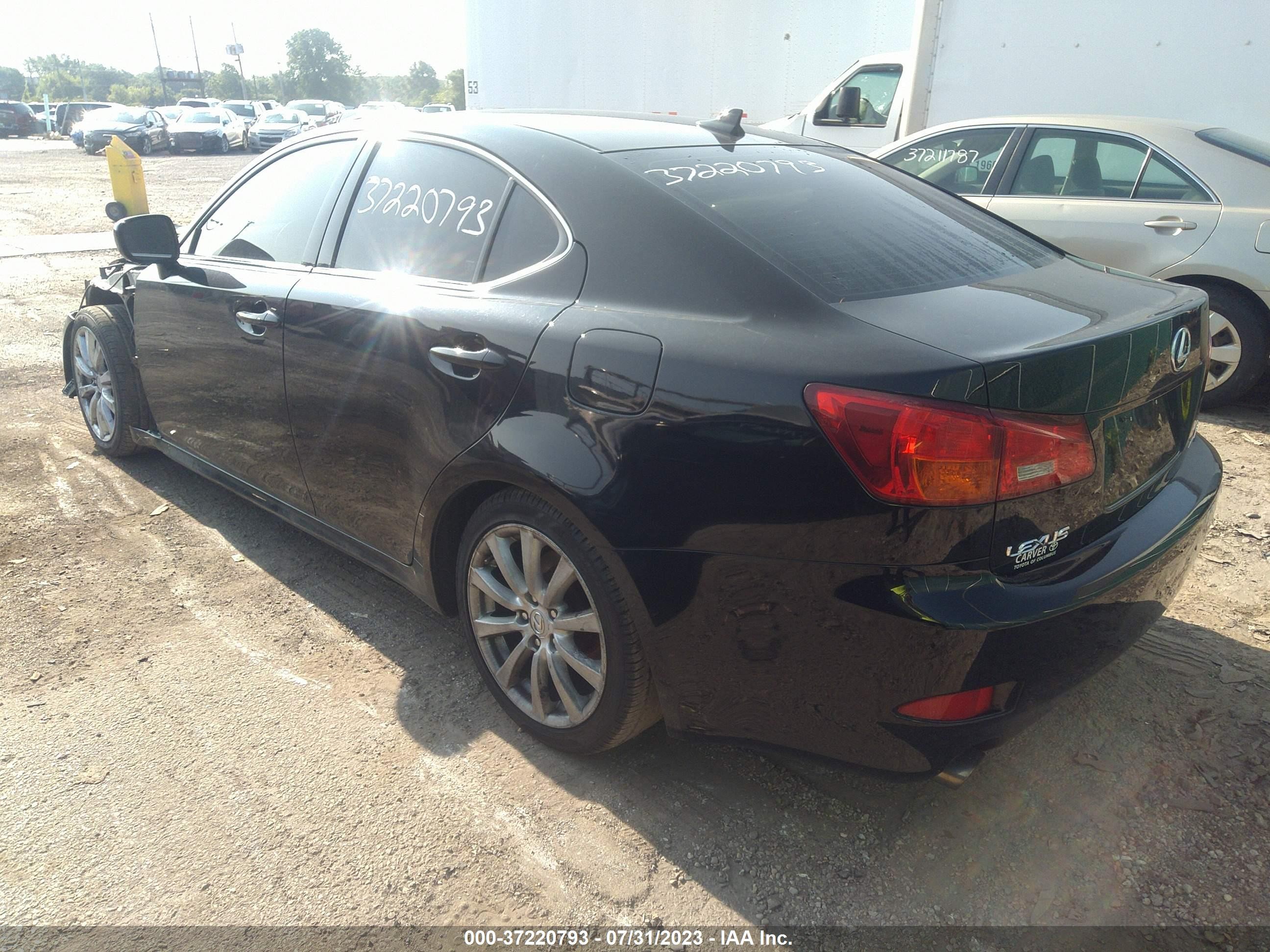 Photo 2 VIN: JTHCK262285017195 - LEXUS IS 