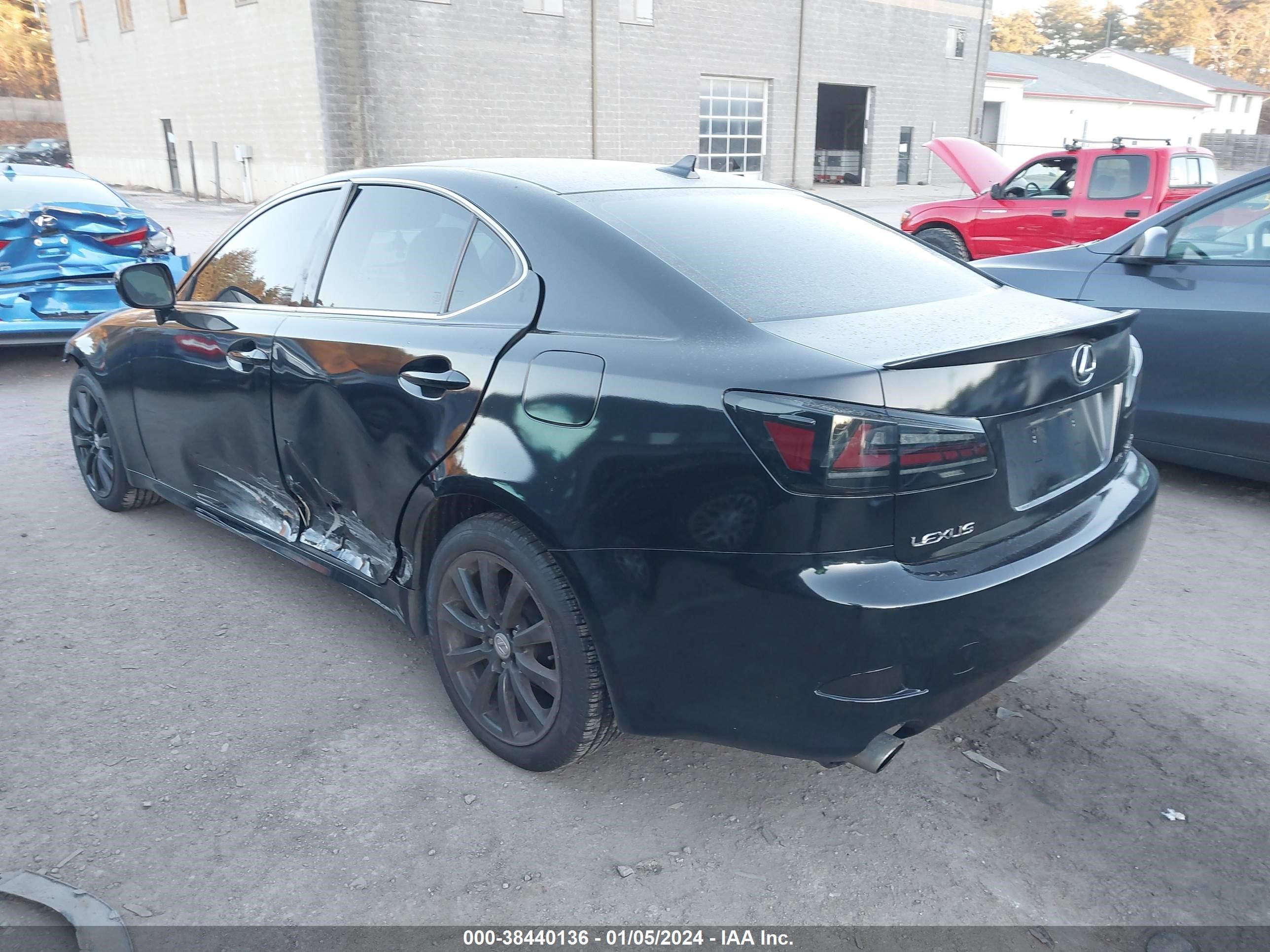 Photo 2 VIN: JTHCK262285025670 - LEXUS IS 